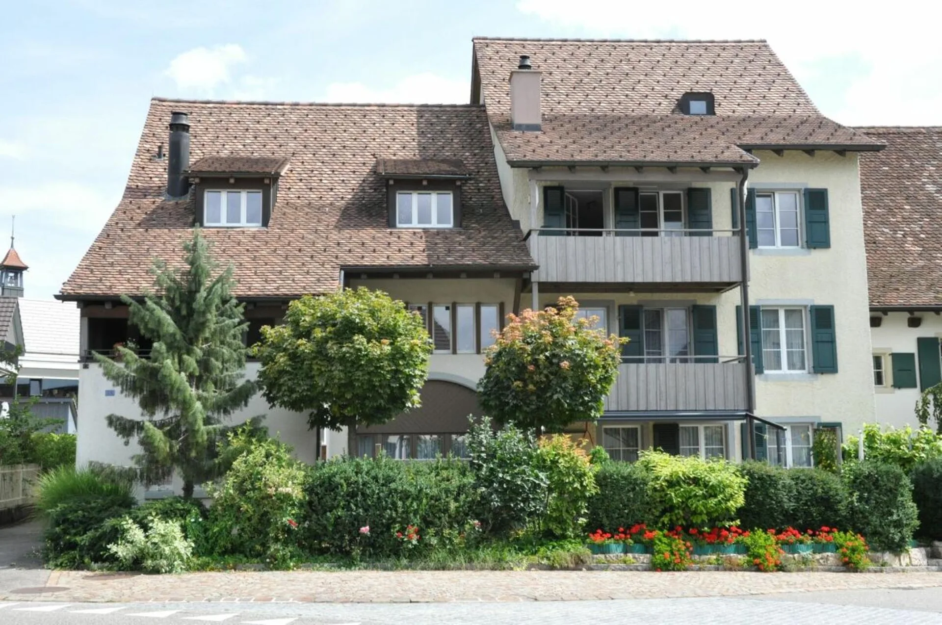 4,5 - Appartamento con balcone coperto nel centro del villaggio di Seltisberg!
