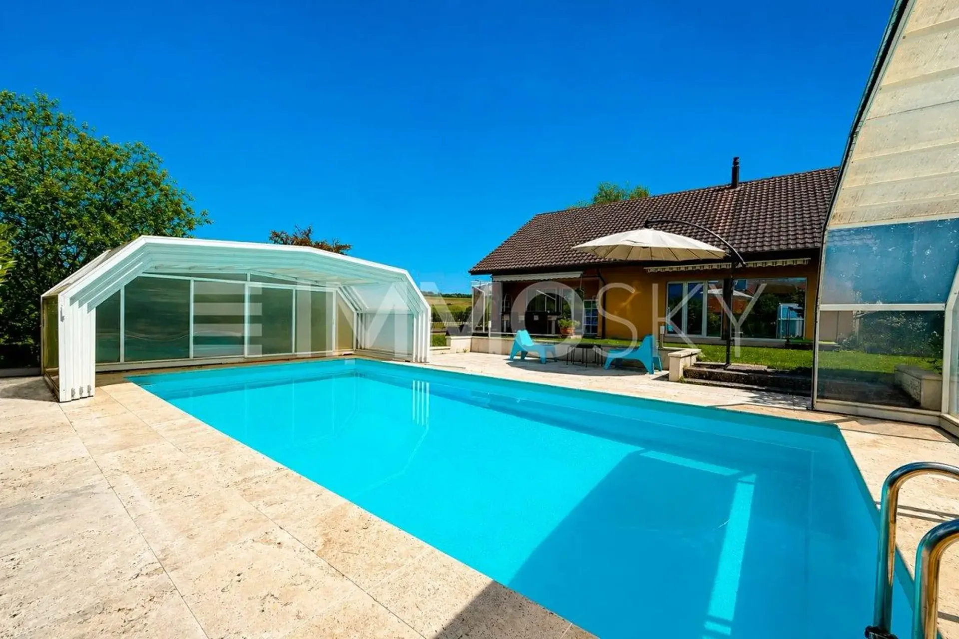 Belle villa familiale à Chavornay avec piscine couverte