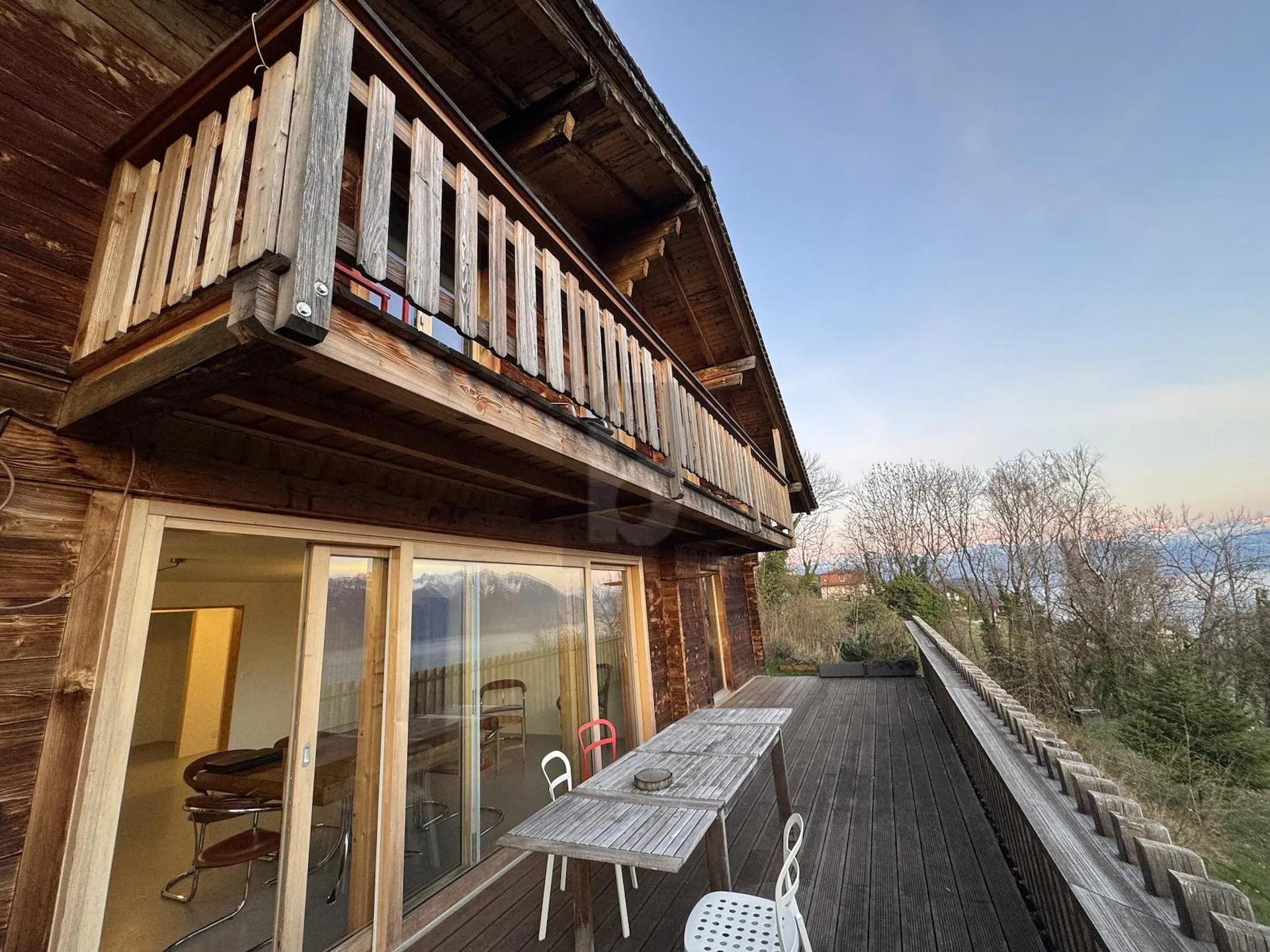 RENOVATED, SUPERB LAKE VIEW IN THE HEART OF LAVAUX