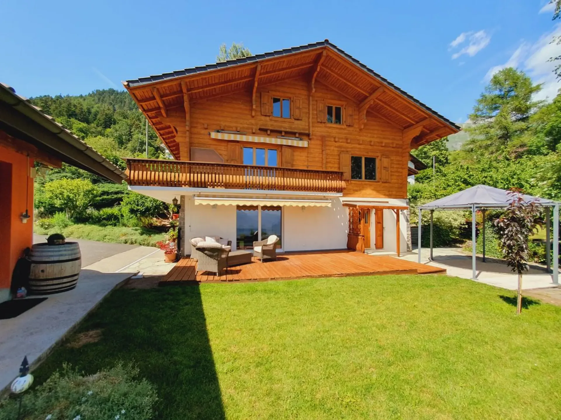 Prächtiges Chalet und großer Grundstücksbereich - Blick auf die Dents du Midi