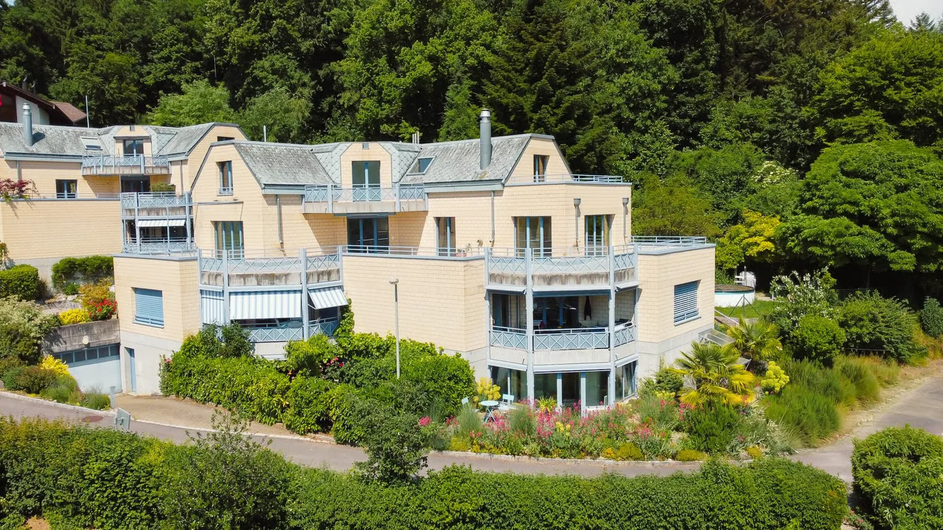 Wohnen wie im eigenen Haus - Attika-Maisonette mit Traumterrasse & Garten