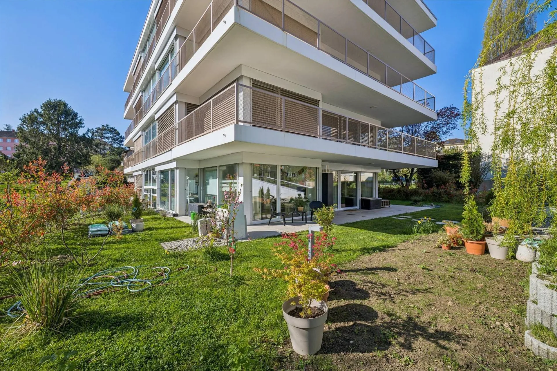 Magnifique 4.5 Zimmer mit großer Terrasse und privatem Garten in Ecublen