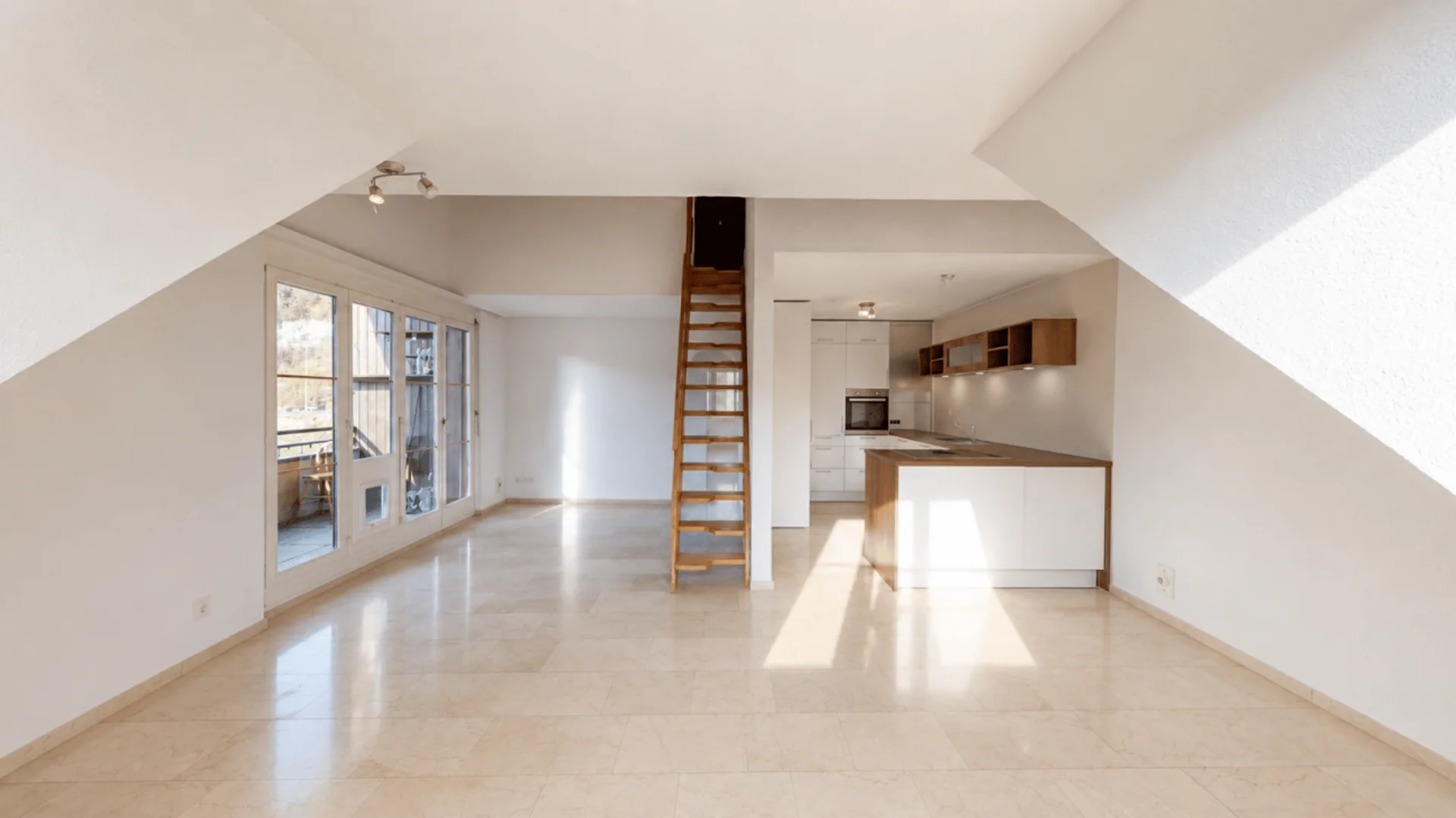 3.5-room maisonette with charm, balcony, and underground parking space