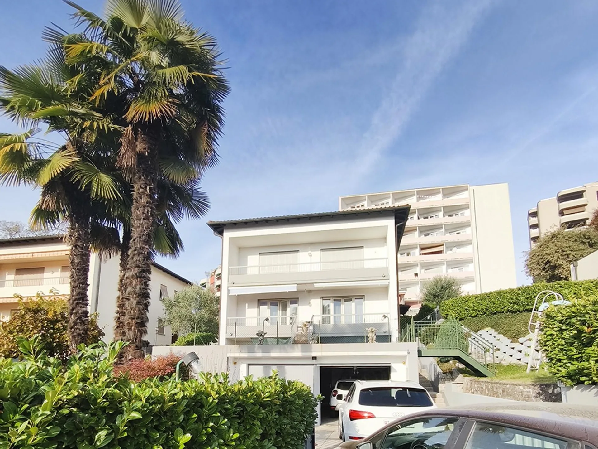 Elegantes, unabhängiges 5,5-Zimmer-Villa mit Pool und großem Garten