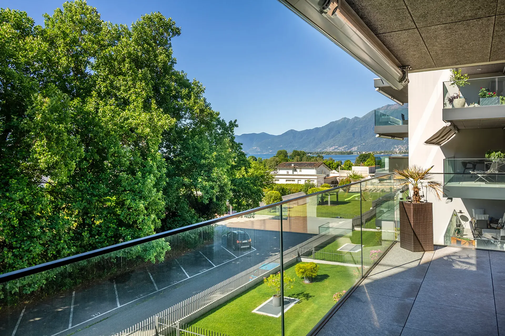 Bellissimo appartamento con terrazza e vista lago