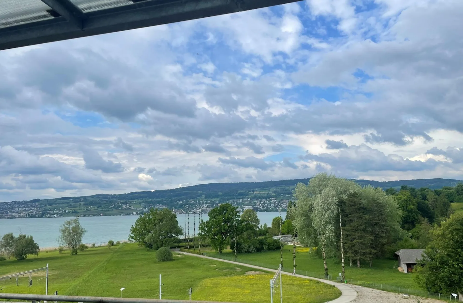 Sonnige Wohnung mit Terrasse und Seesicht