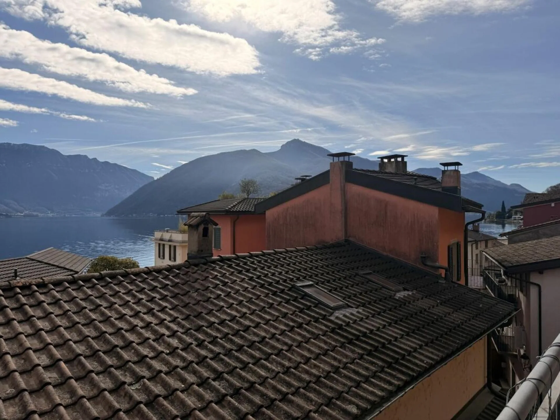 MELIDE · CASA DI NUCLEO RISTRUTTURATA CON VISTA LAGO E CANTINA A VOLTA