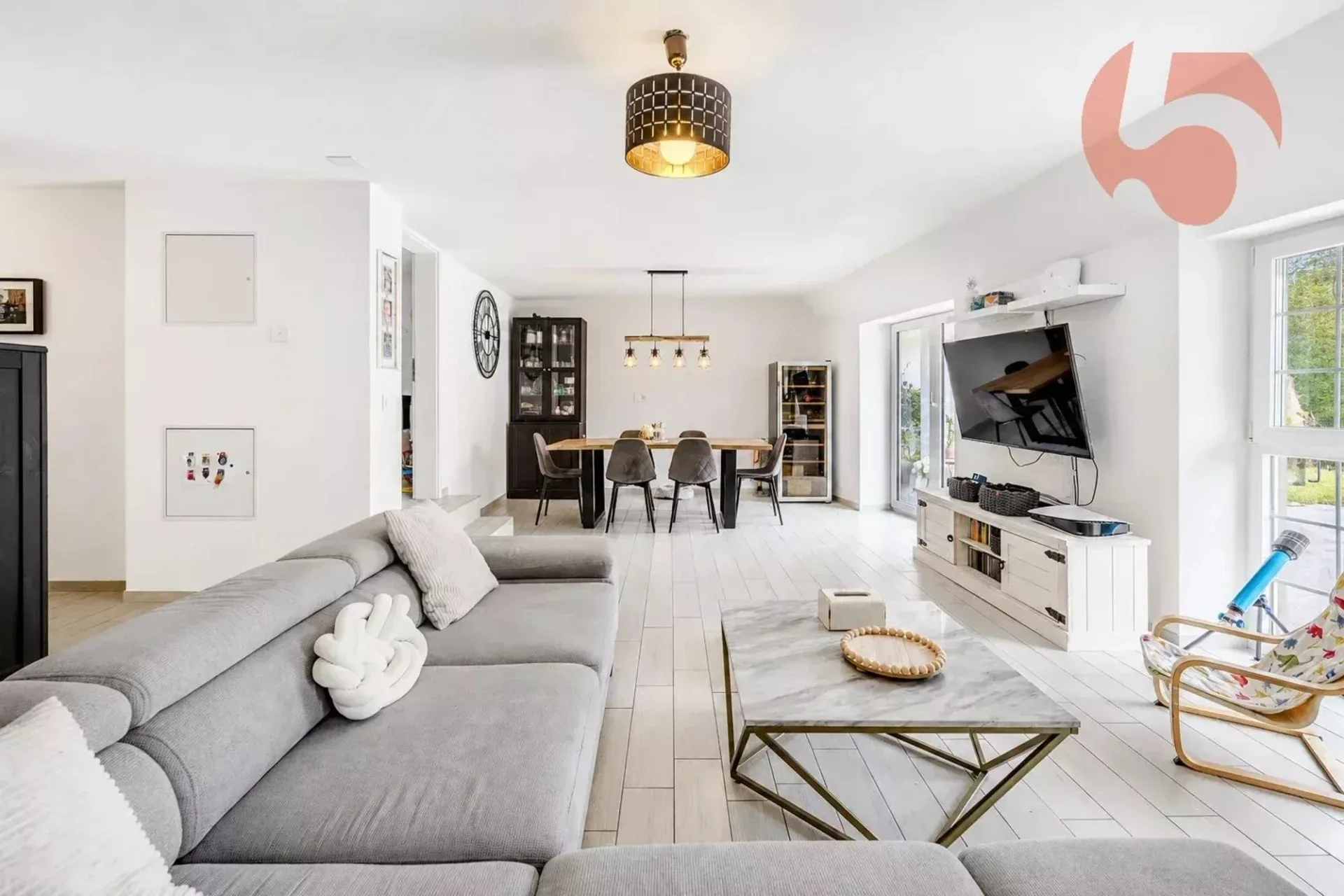 Schönes 3.5-Zimmer-Apartment mit 102.8 m² in einer PPE mit nur 3 Wohnungen