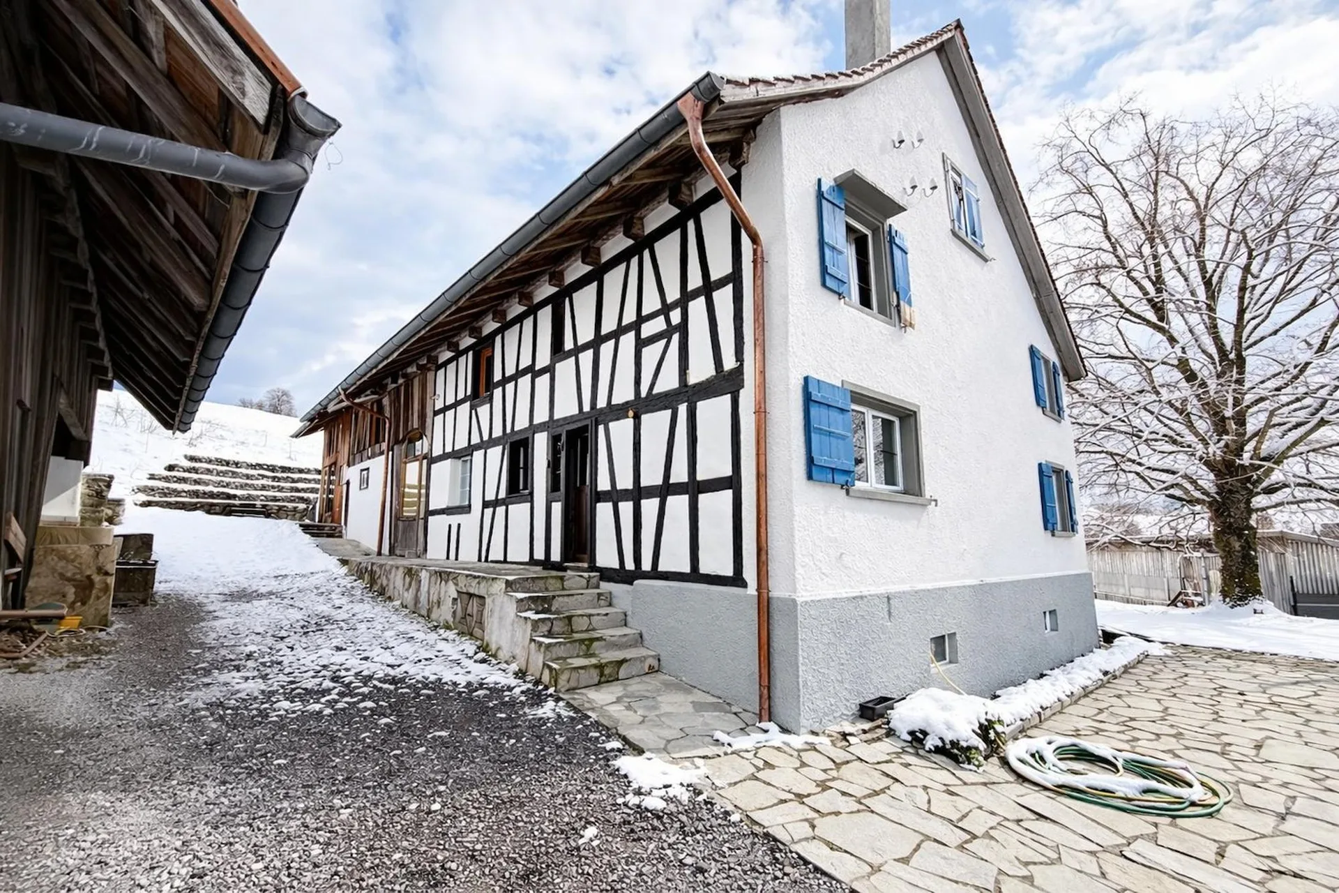 Temporarily available: Charming 5.5-room farmhouse in a quiet location in Horgen