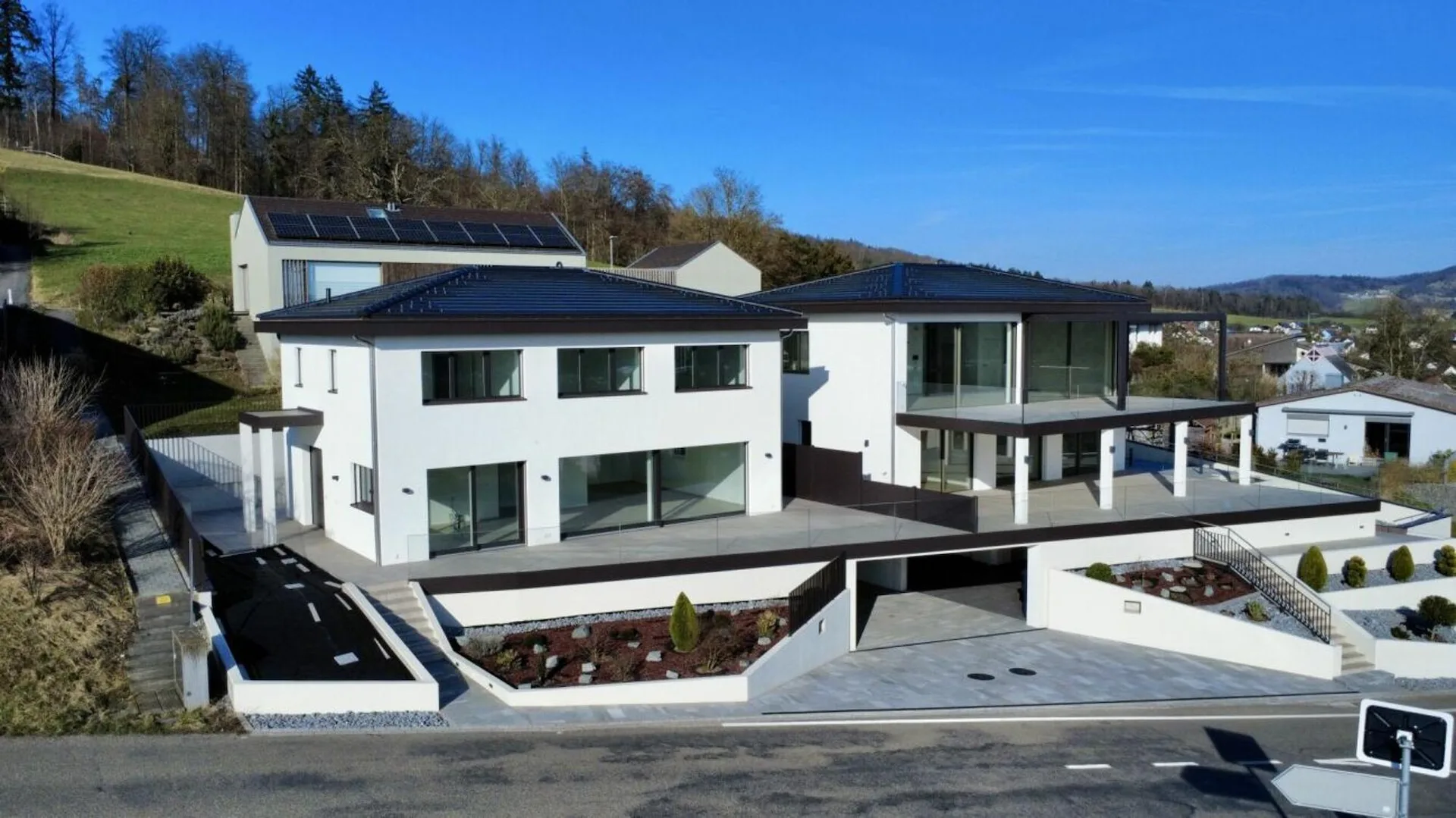 Modernes Wohnen auf höchstem Niveau - Minergie-Villa mit Bergblick in Auenstein