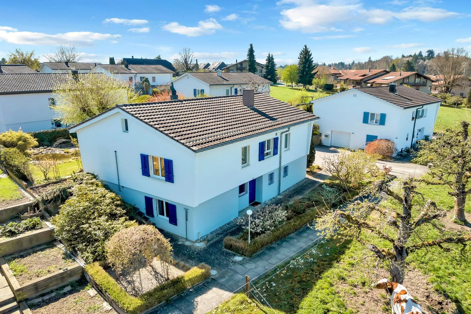 Freistehendes Einfamilienhaus mit Doppelgarage in Jegenstorf