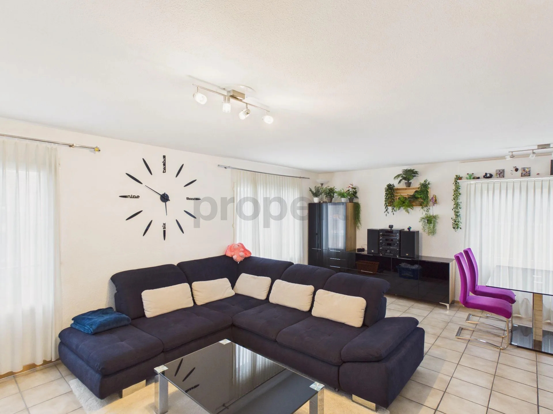 Modernes 2.5-Zimmer-Apartment mit Balkon, Sutz-Lattrigen