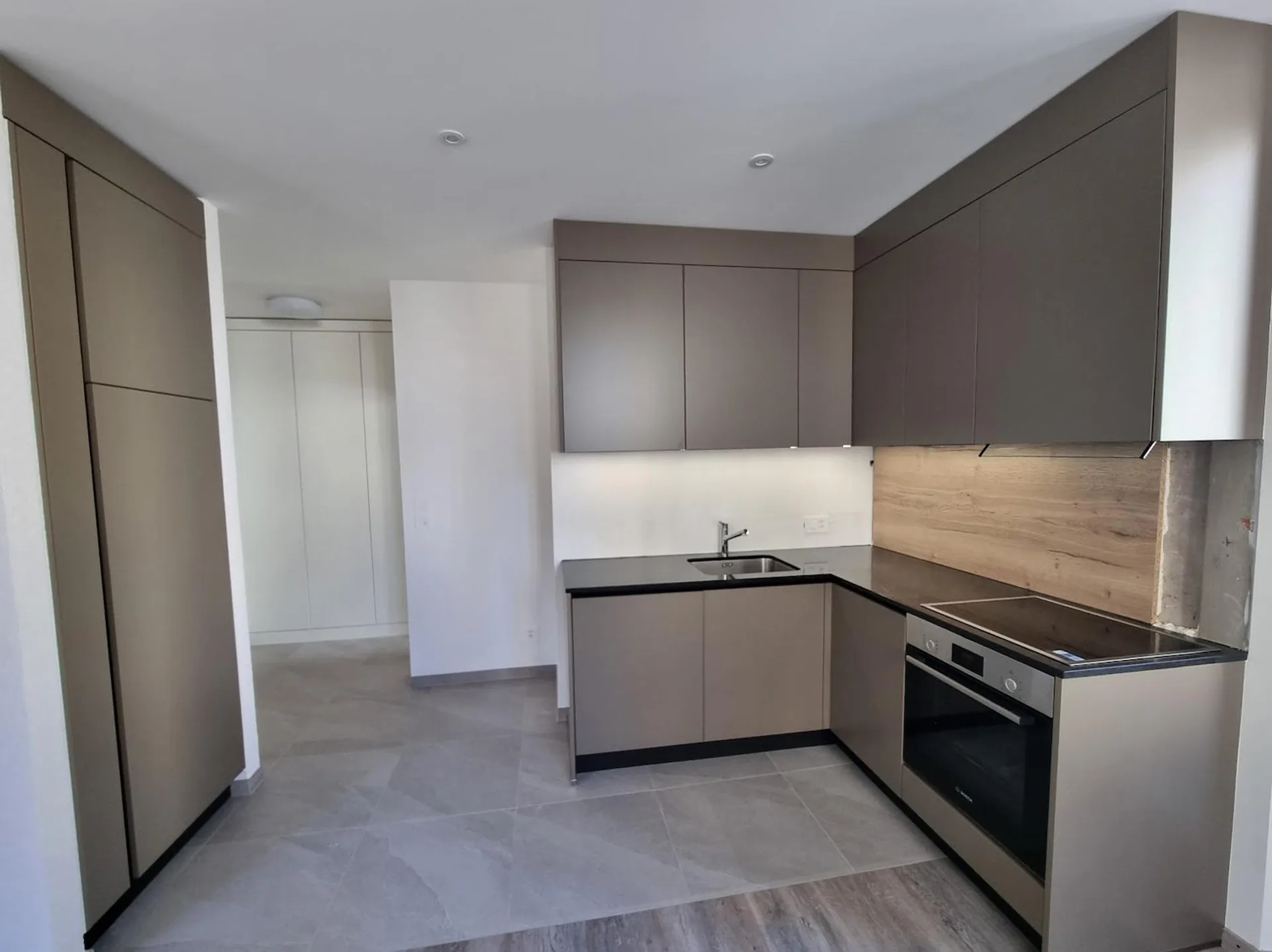 Schönes 2.5-Zimmer-Apartment komplett renoviert im Zentrum des Dorfes