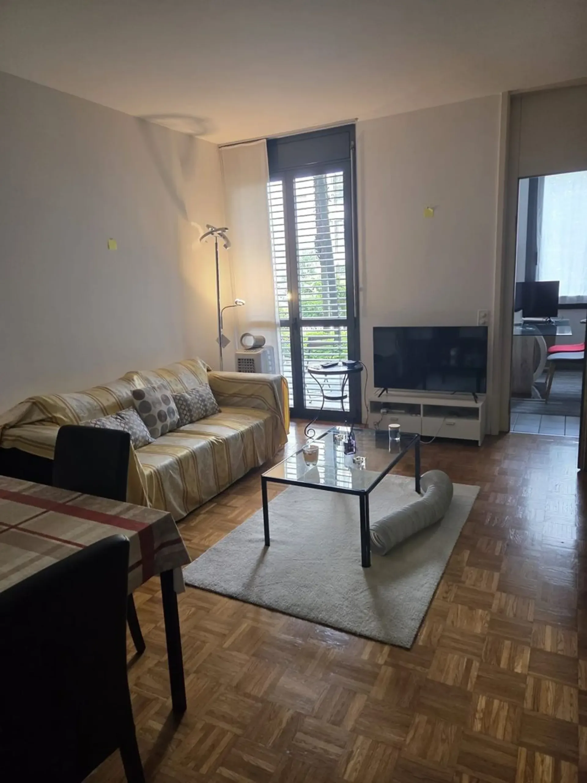 Möblierte 2.5-Zimmer-Wohnung mit kleinem Patio