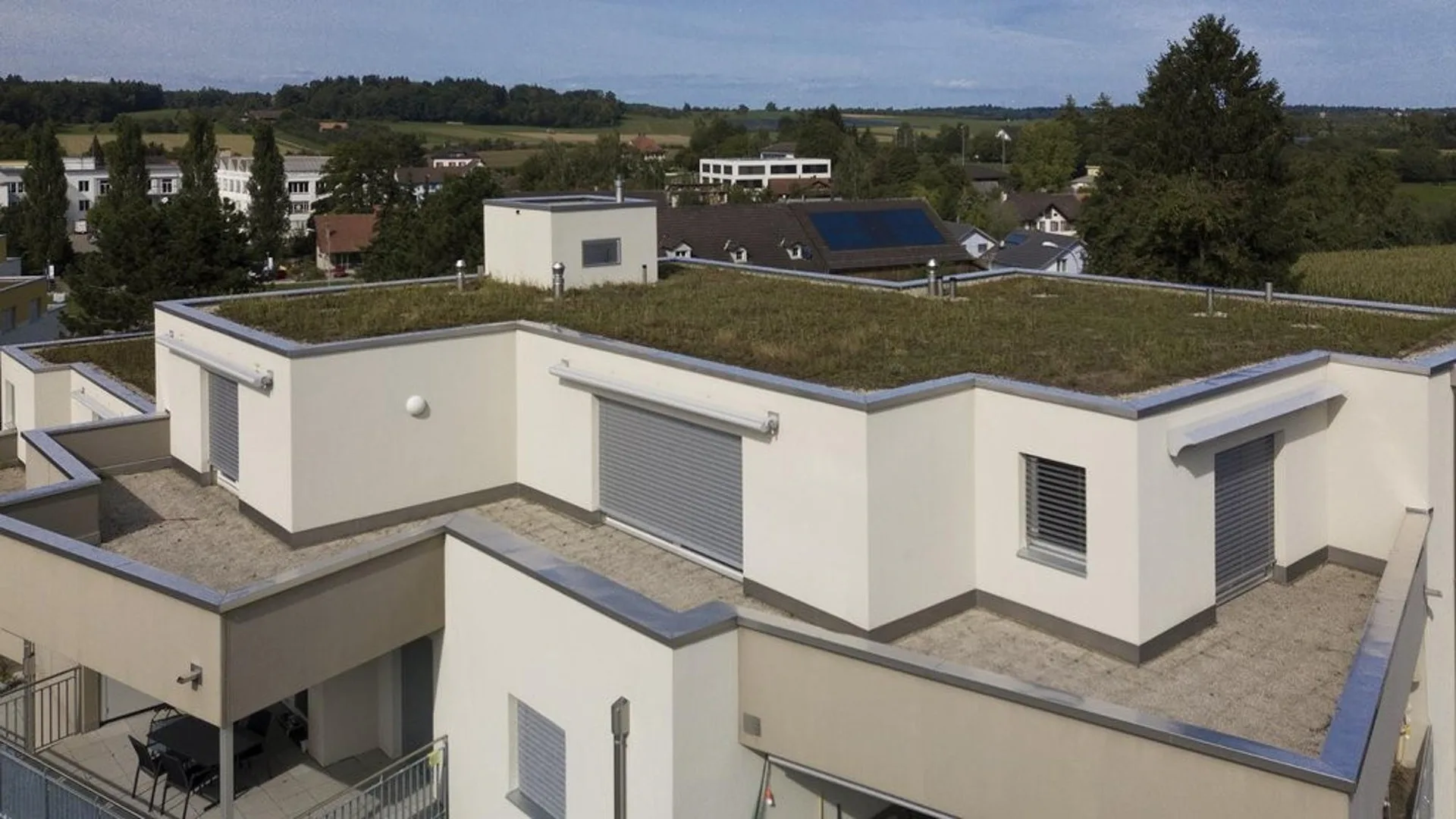 ATTIKAWOHNUNG MIT 60 M2 GROSSER TERRASSE- 1 MIETZINS GESCHENKT