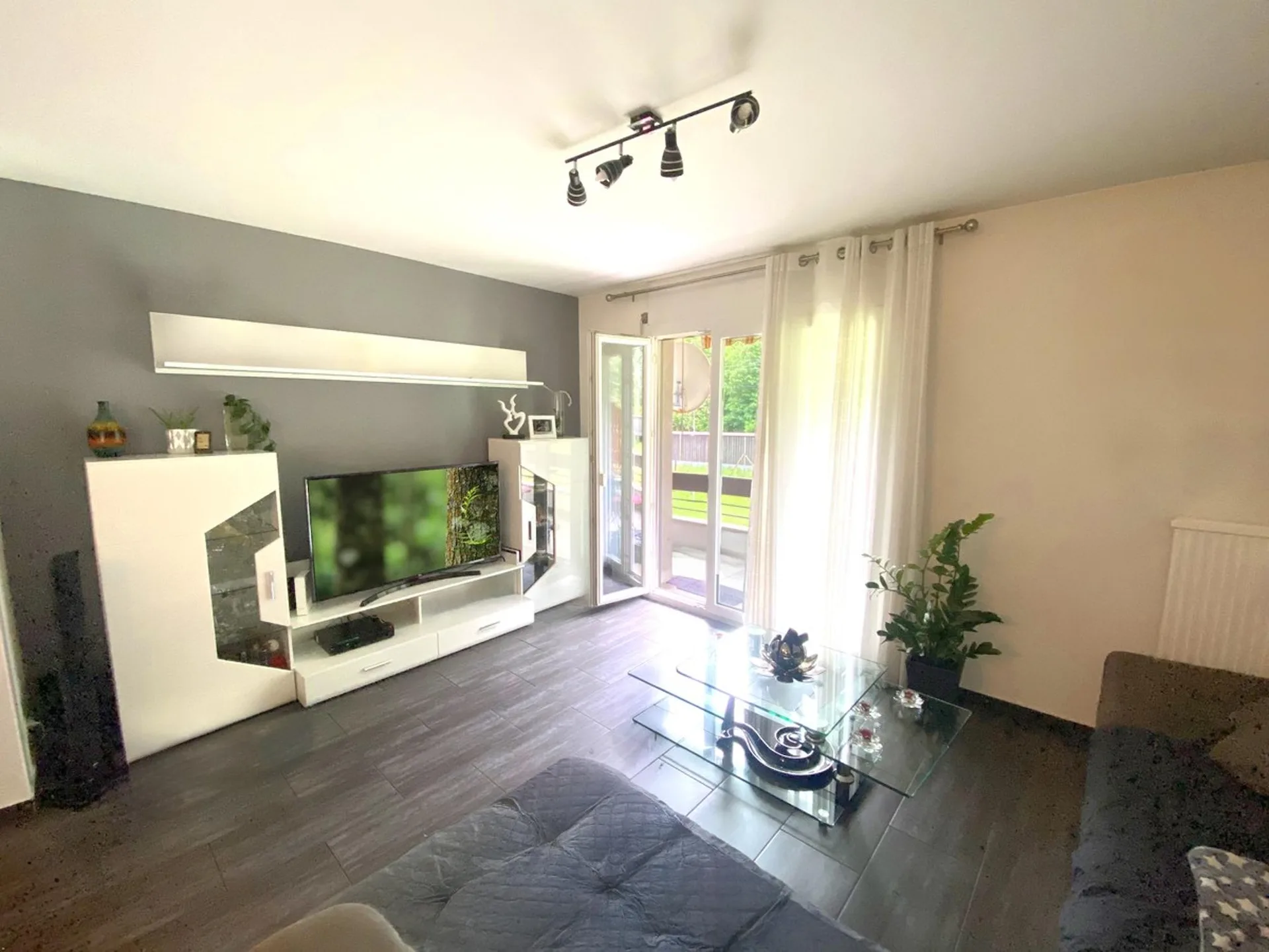 Wohnung 5,5 Zimmer mit privater Terrasse und Garage inklusive