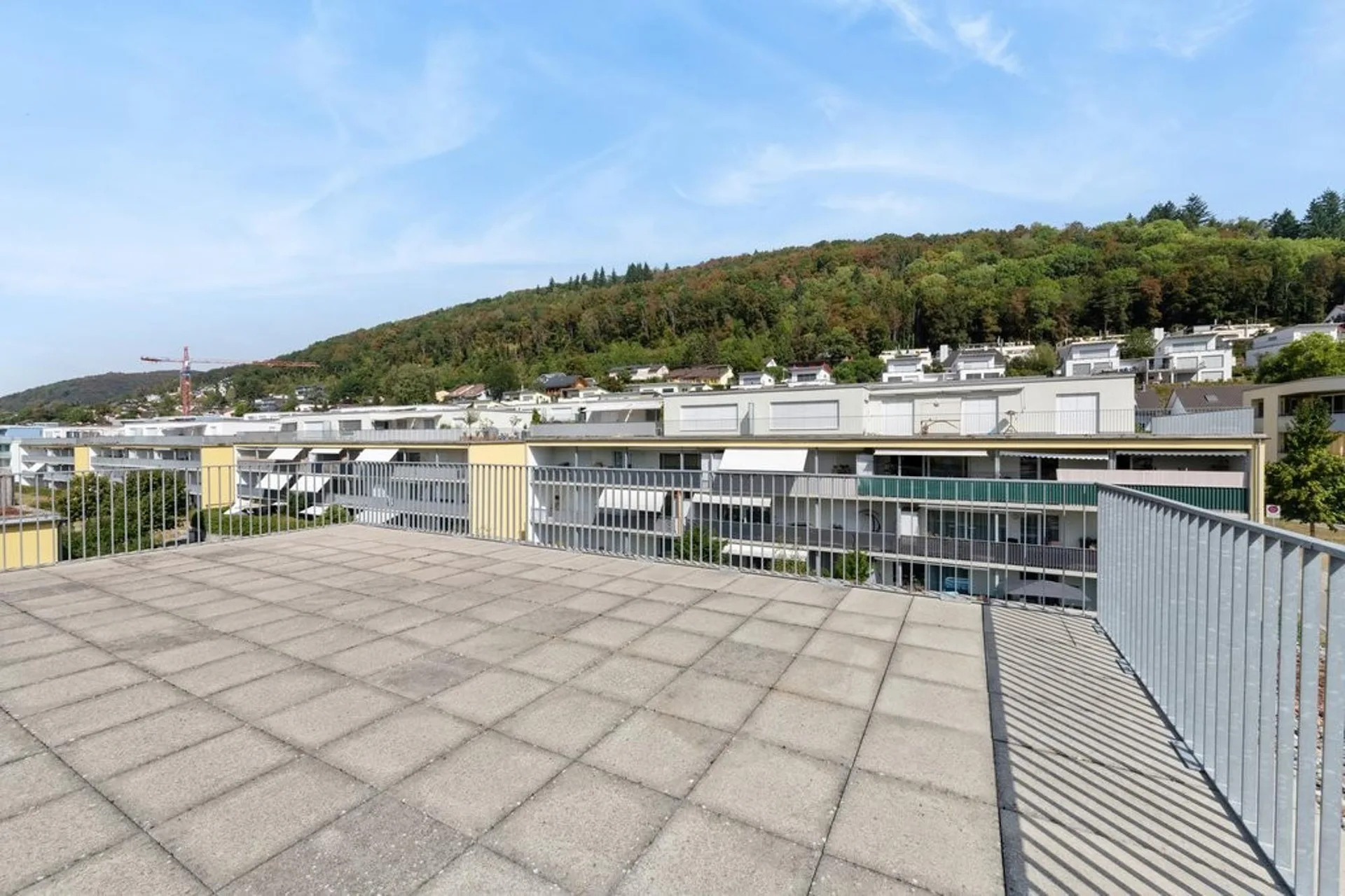 GROSSZÜGIGE ATTIKAWOHNUNG MIT GROSSER SONNENVERWÖHNTER TERRASSE