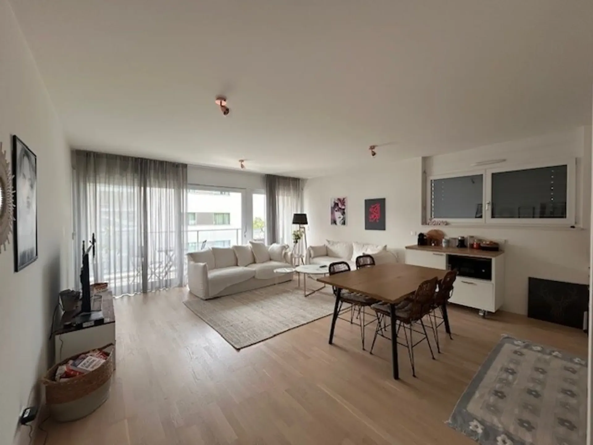 Appartement moderne de 3.5 pièces au 1er étage avec vue sur le lac