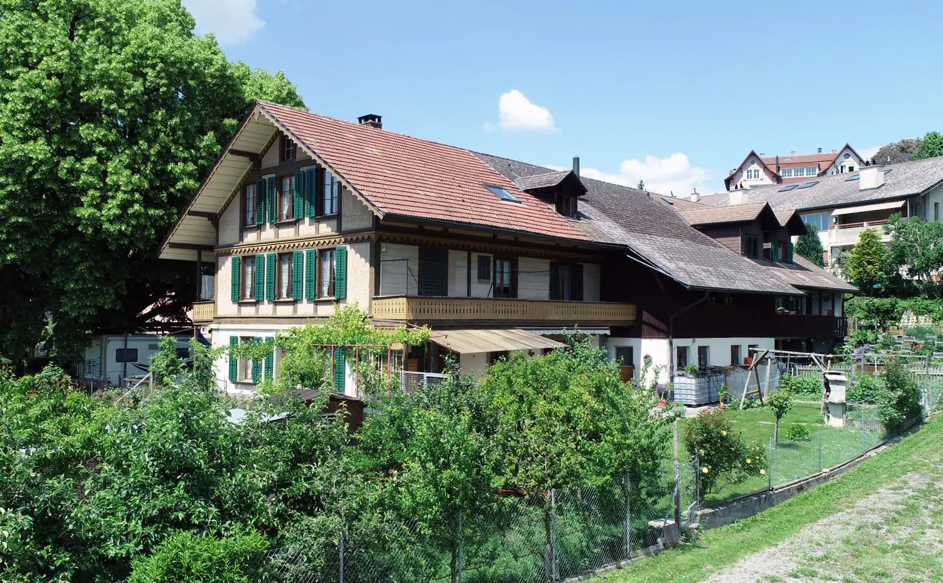 Heimatgfüeu: Äs Studio mit Gartesitzplatz imne historische Buurehuus