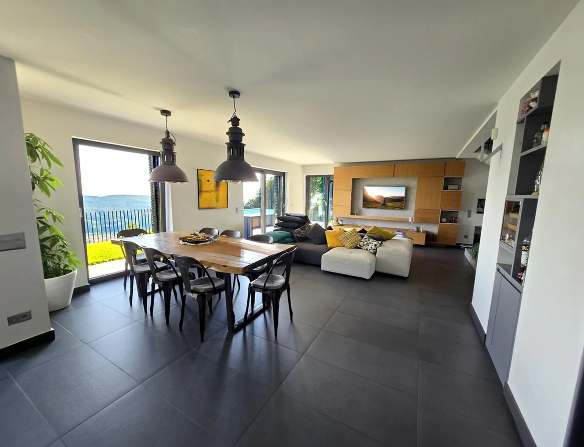 Luxuriöse Villa 4,5 mit Garten, Gemüseanbau und freier Sicht.