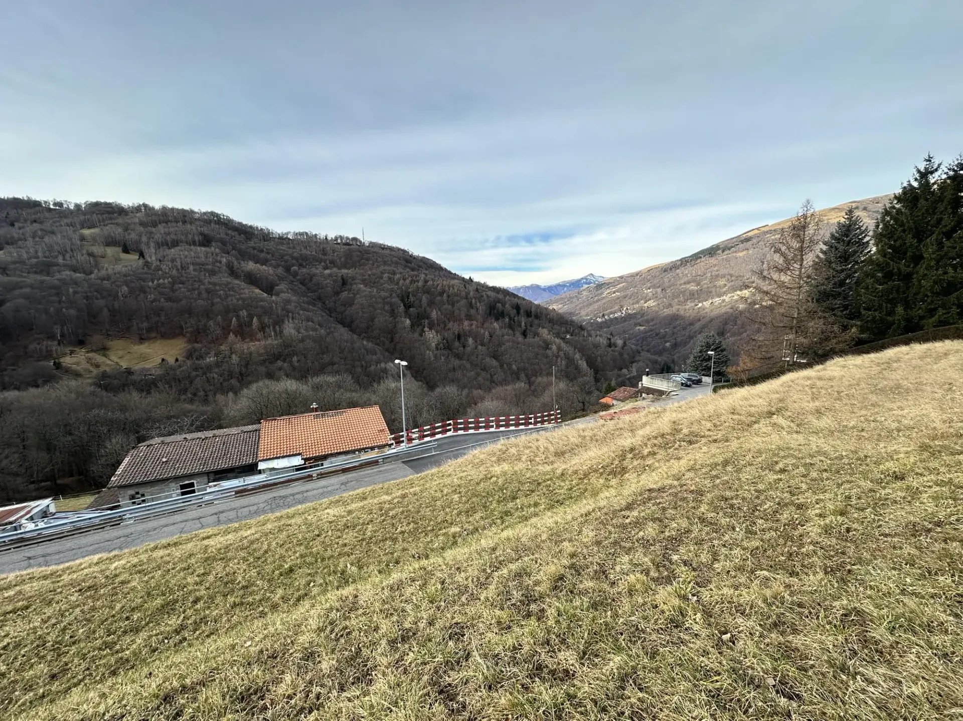 GROßES BAUGRUNDSTÜCK FÜR 3-4 WOHNUNITS IN CERTARA