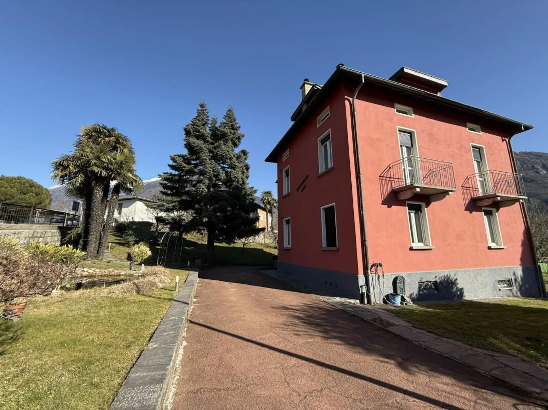Historisches Tessiner Haus in Gorduno