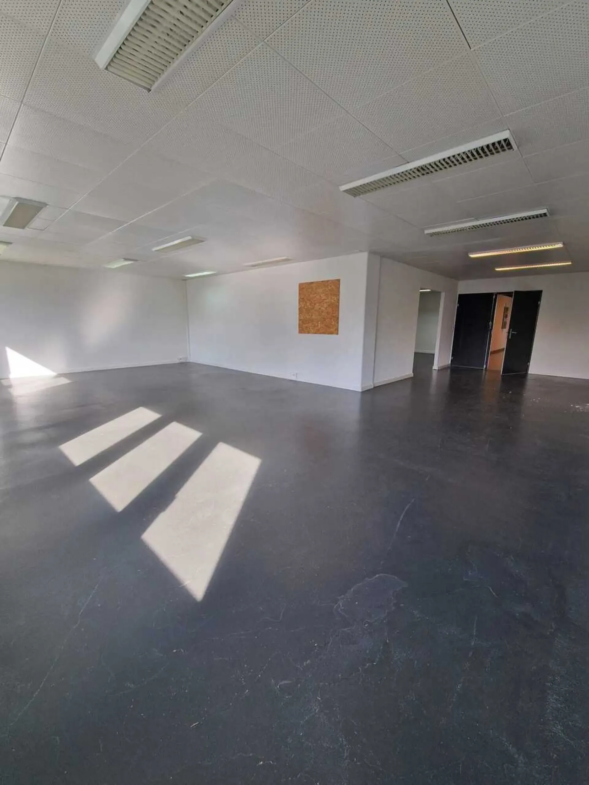 Lokal Gewerbe, Bürofläche - 124m2 - 1027 Lonay