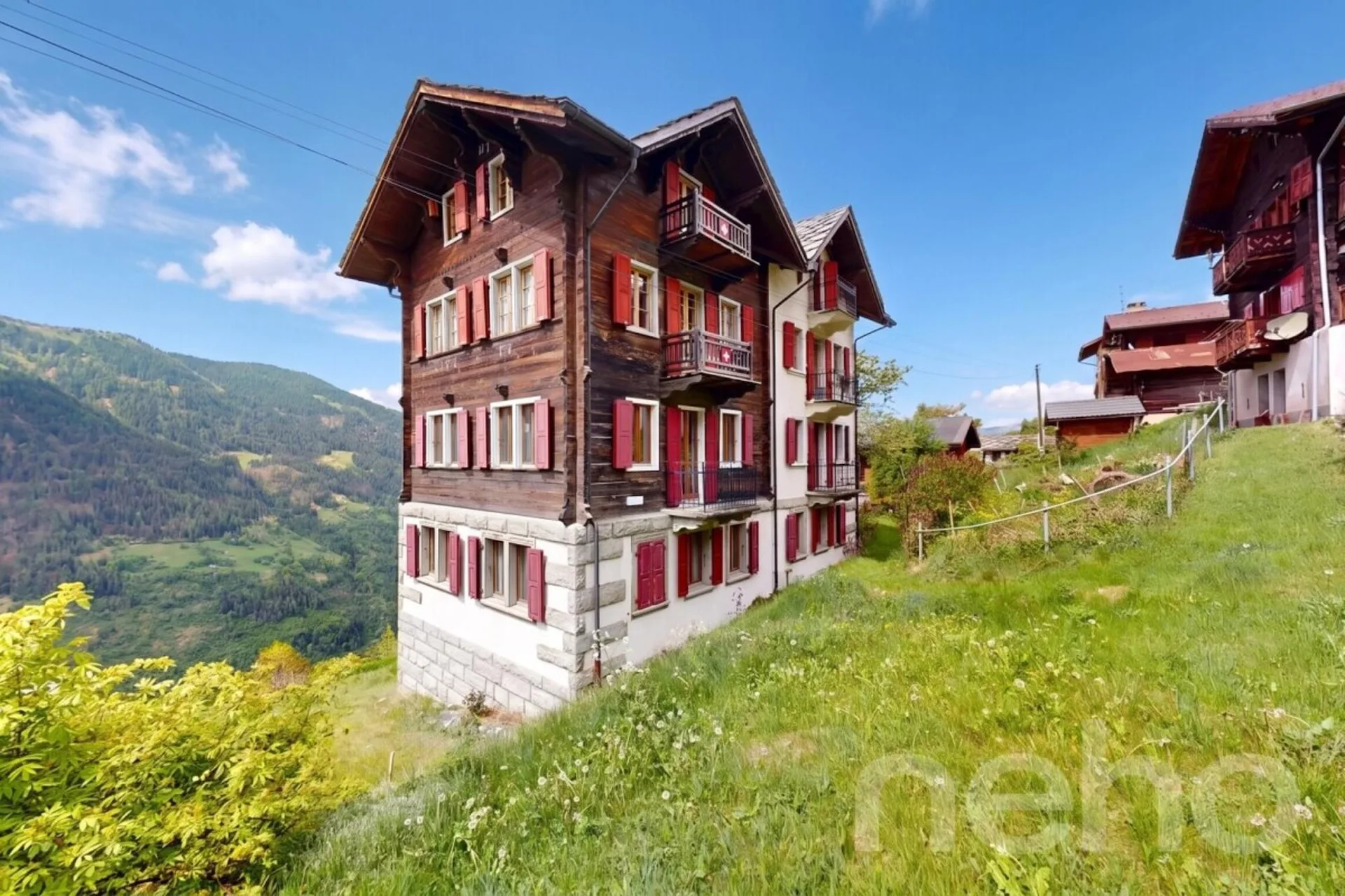 Superbe duplex traversant avec potentiel locatif