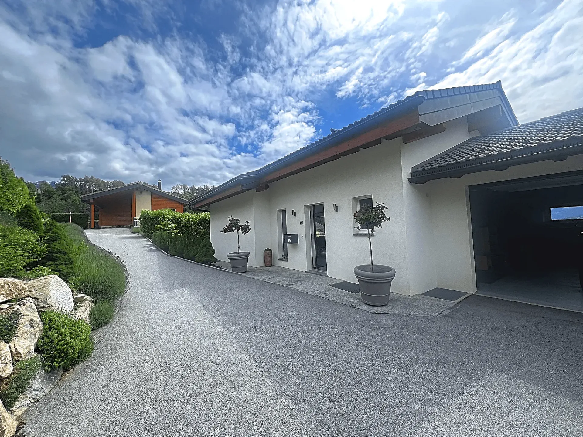 À louer à la semaine, splendide maison moderne et contemporaine de 3.5 pièces à Lens !