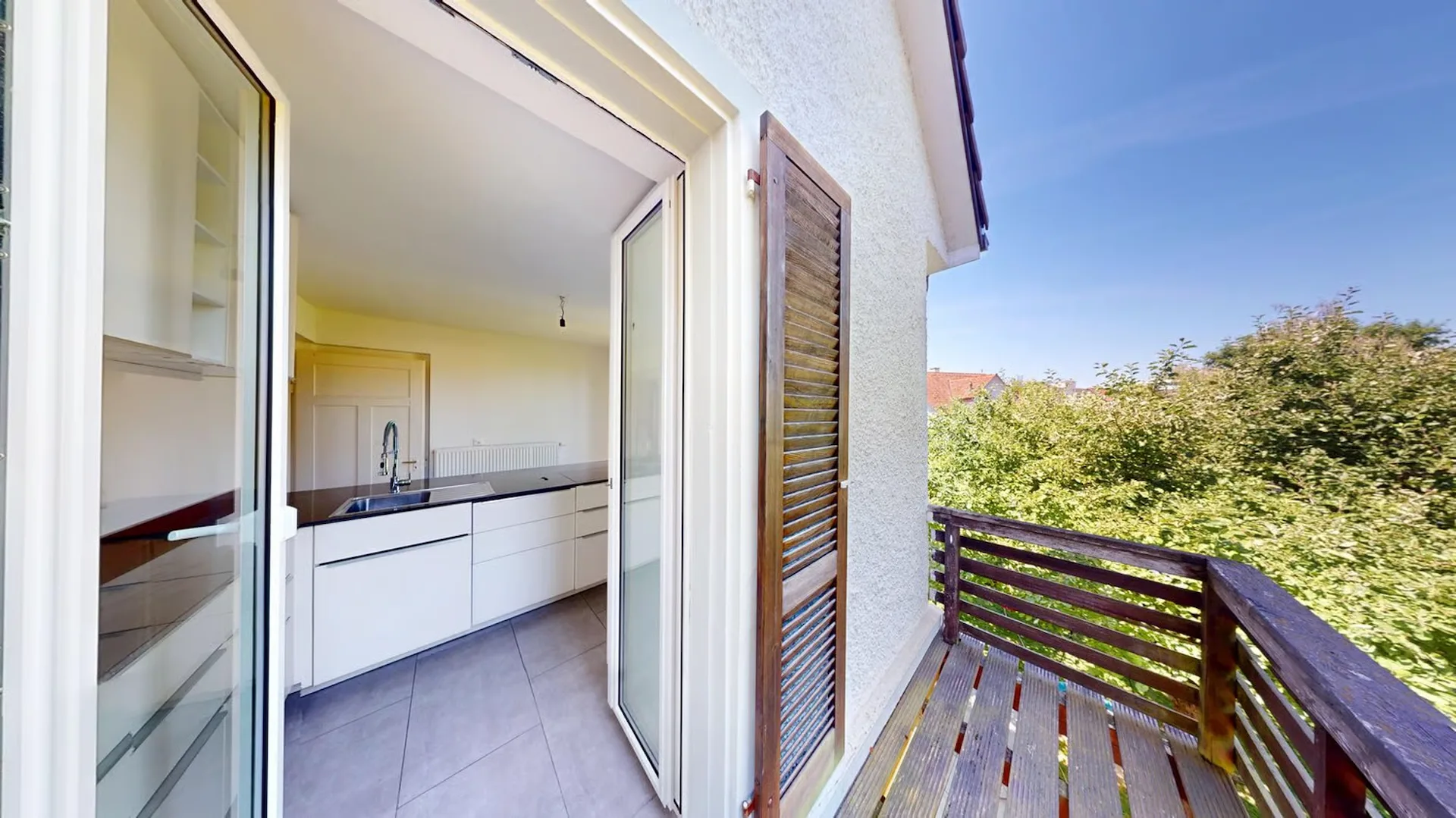 Altbau trifft Neubau: 4.5-Zimmer-Wohnung in Kreuzlingen mit Balkon und Parkplatz