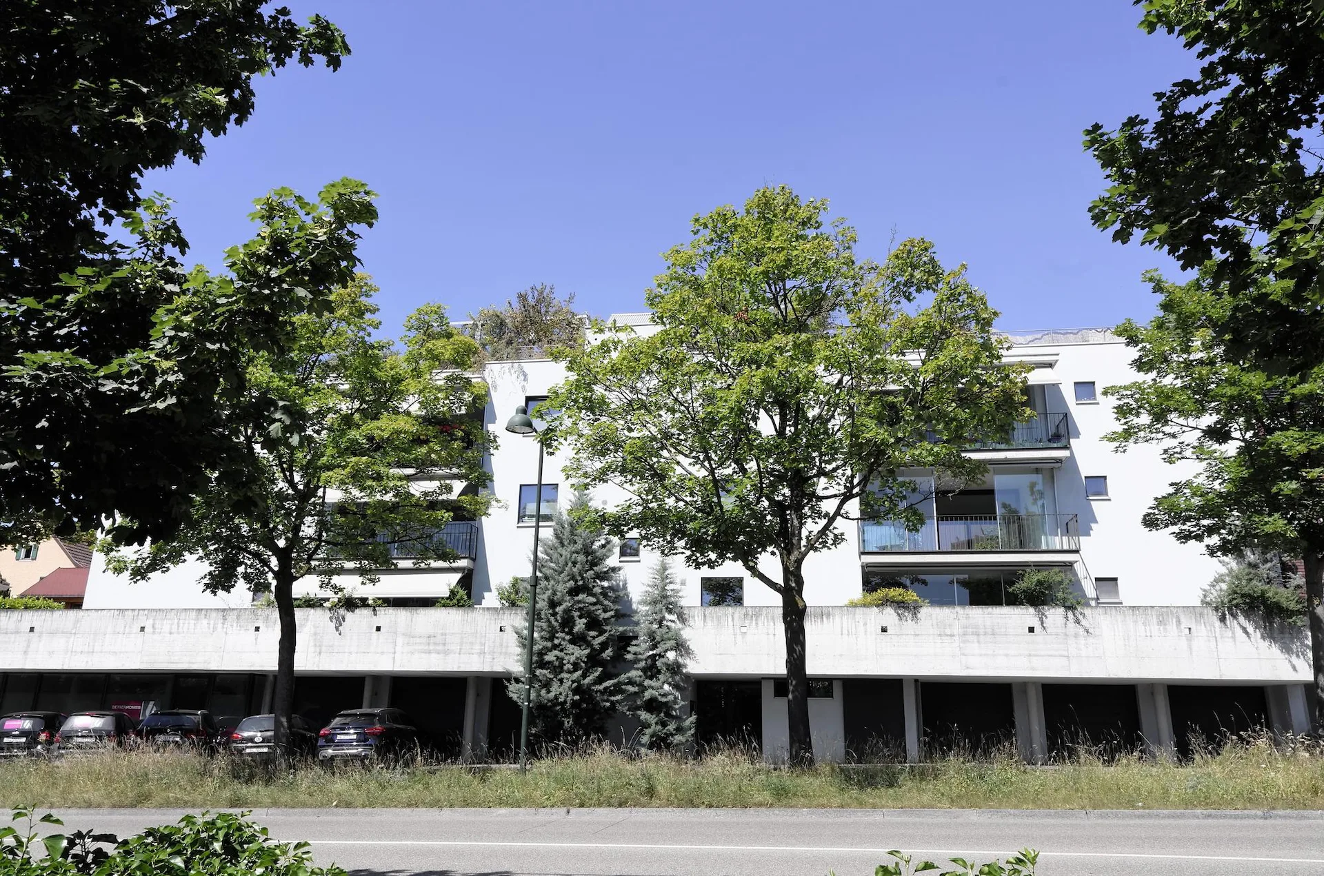 Rooftop! Bright apartment with huge rooftop terrace in central location!