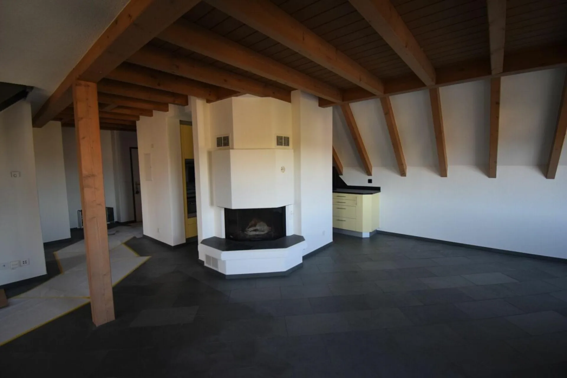Neu Renovierte 4,5 Zimmer Maisonette-Wohnung im 2. OG mit Lift (Eigentumsstandard)