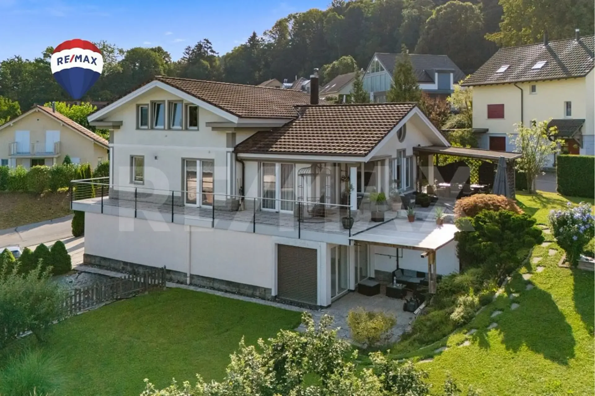 2-Fam.-Haus an unverbaubarer Lage, im goldenen Schnitt erbaut!