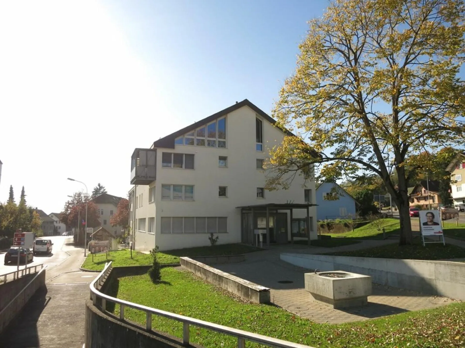 Grosszügige 3.5-Zimmer-Wohnung im 1. OG mit gedecktem Balkon