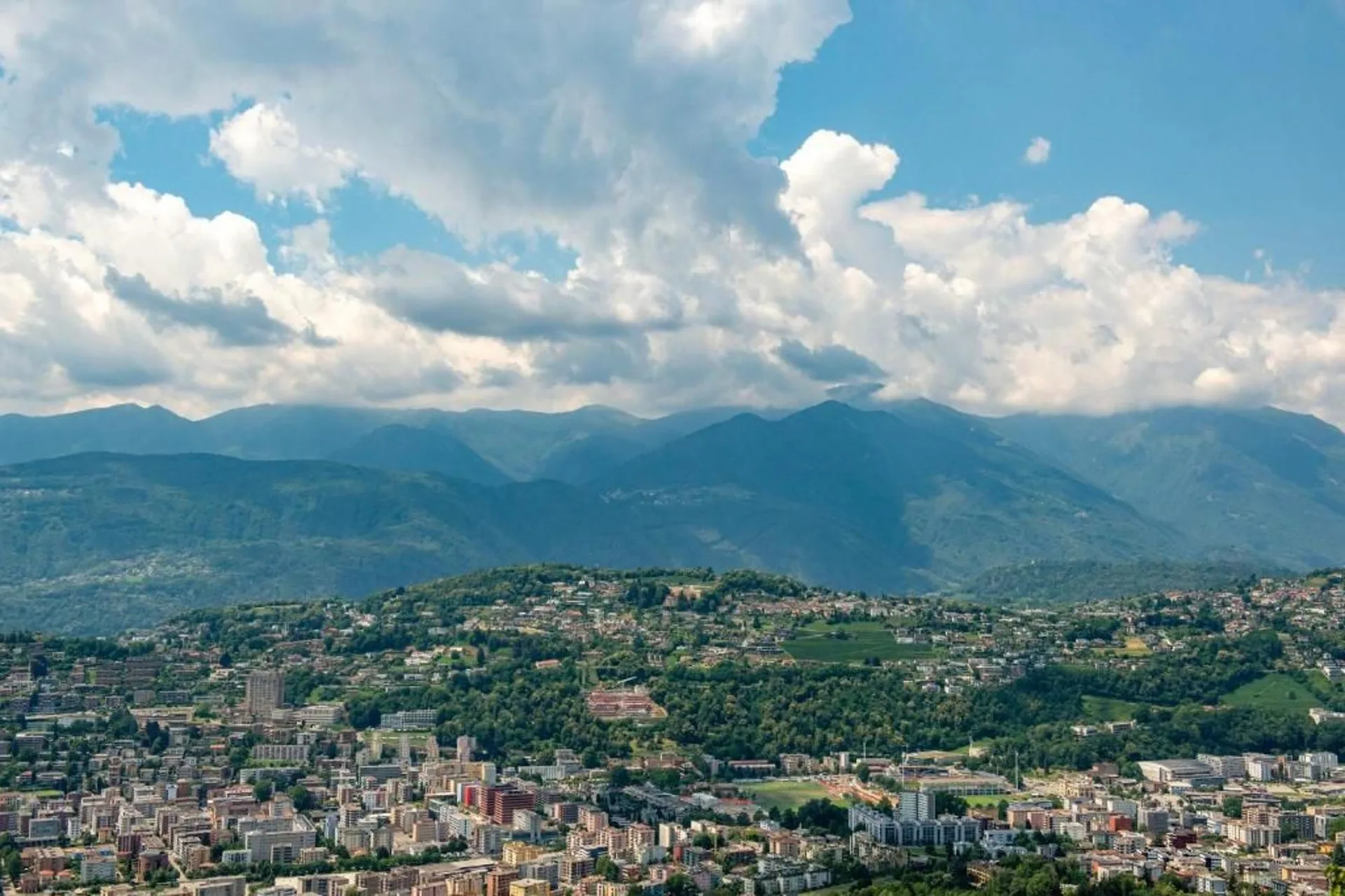 Splendid apartment with terrace and lake view in Lugano Aldesago