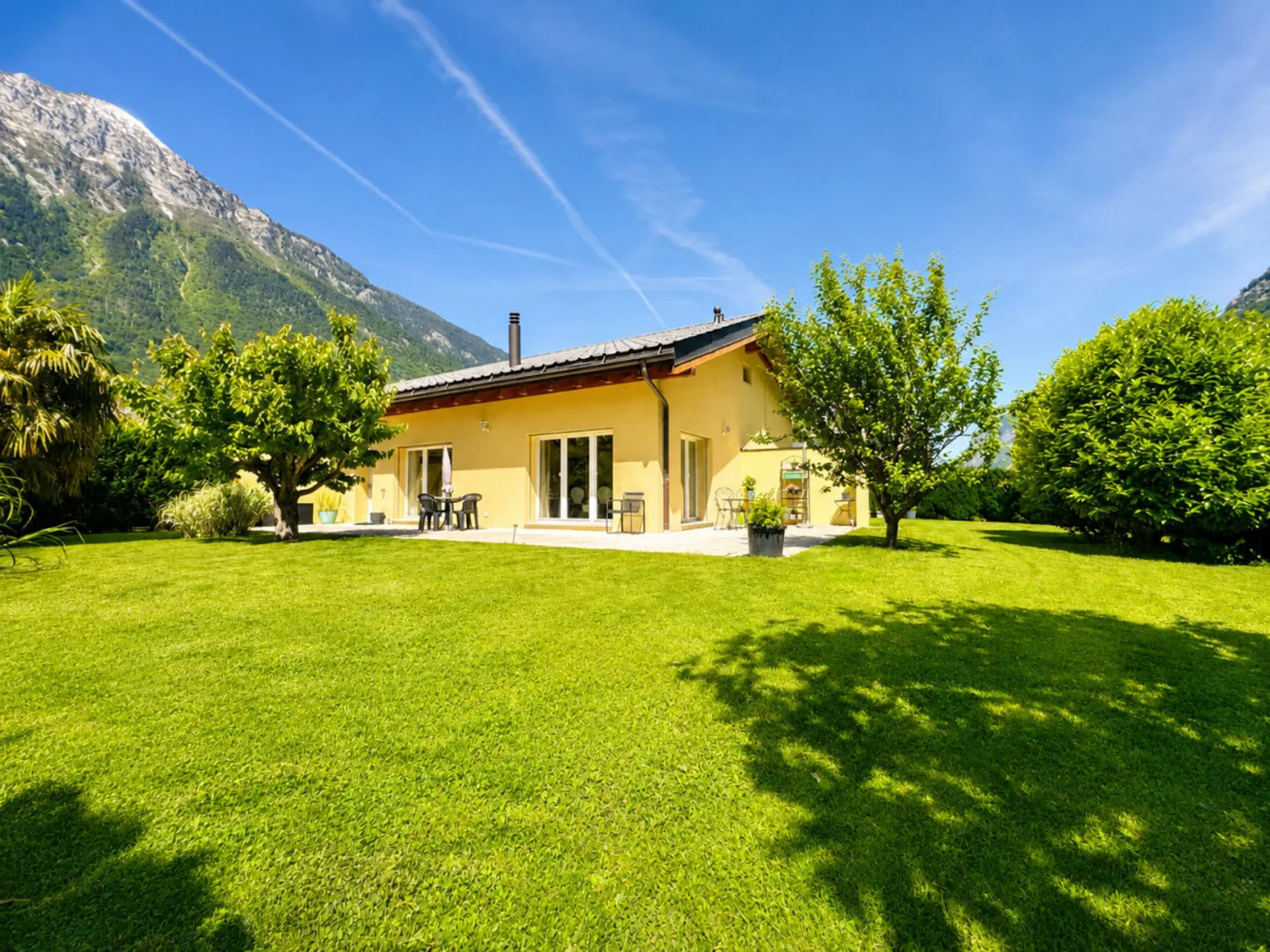 VILLA INDIVIDUELLE MINERGIE AVEC GRAND JARDIN DANS UN CADRE CALME ET ENSOLEILLÉ