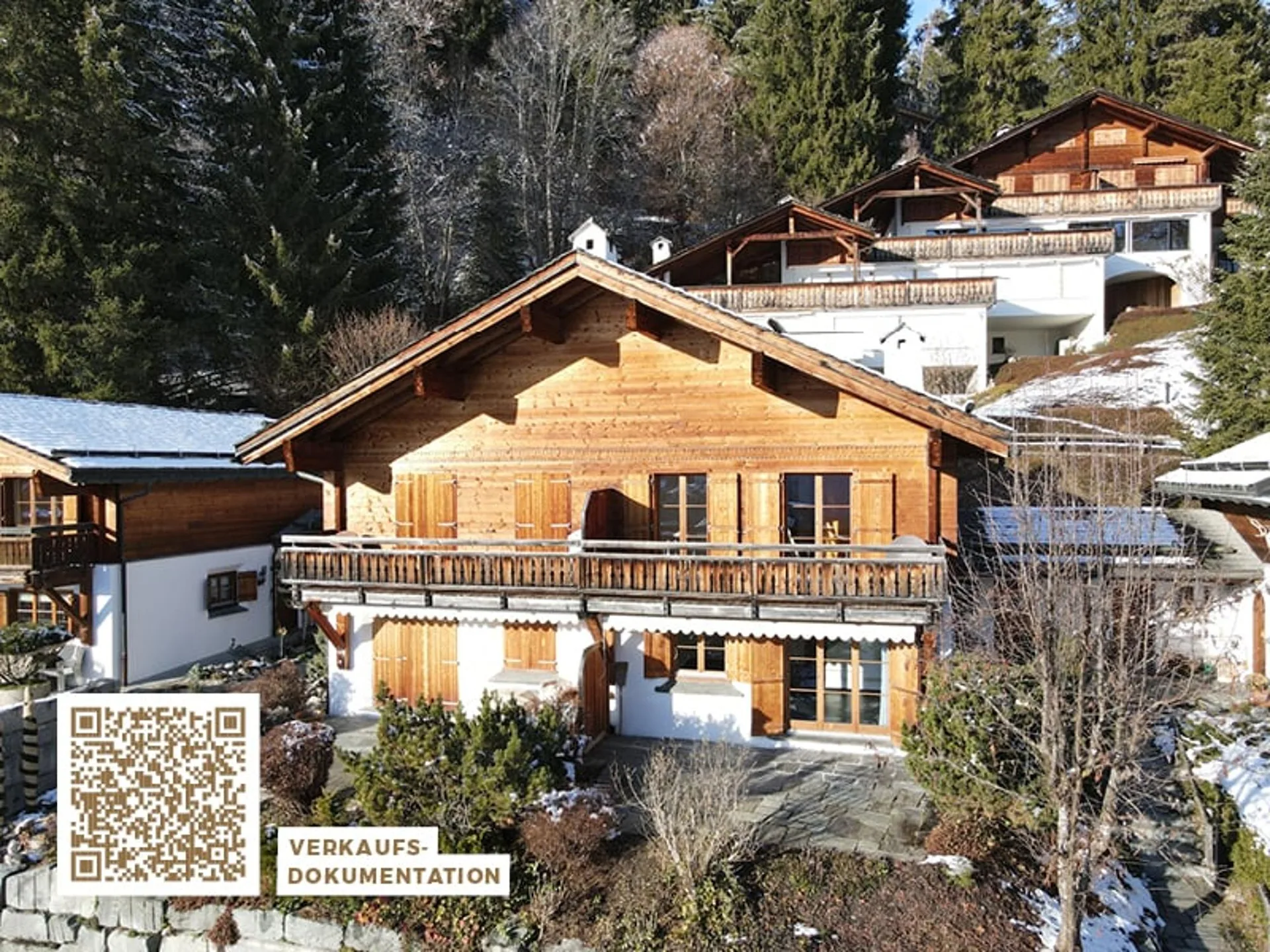 Jolie maison mitoyenne avec galerie et vue sur la montagne à Laax