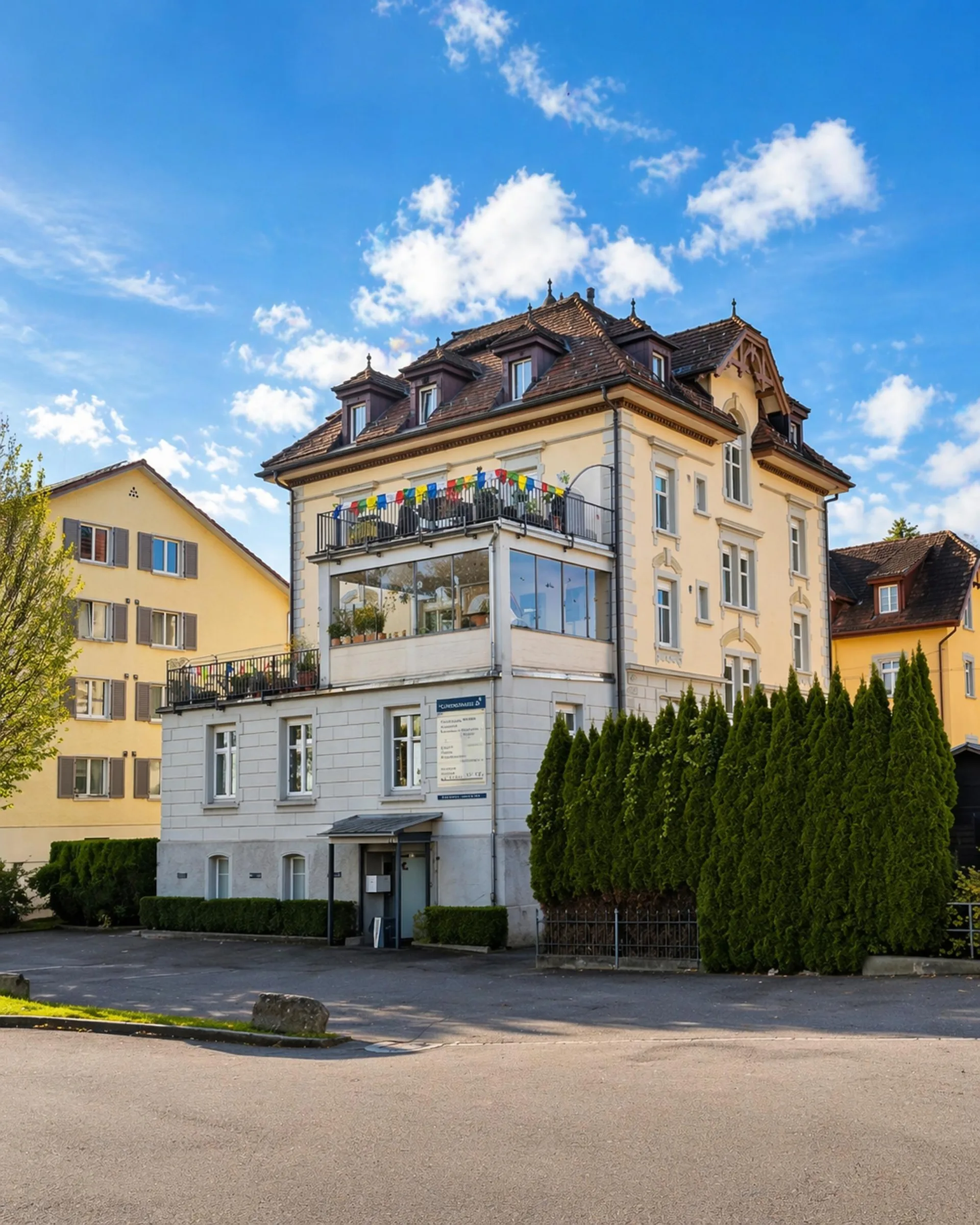 Charmante 4-Zimmer-Dachwohnung mit Balkon in St. Gallen auch geeignet als WG für Uni Studenten