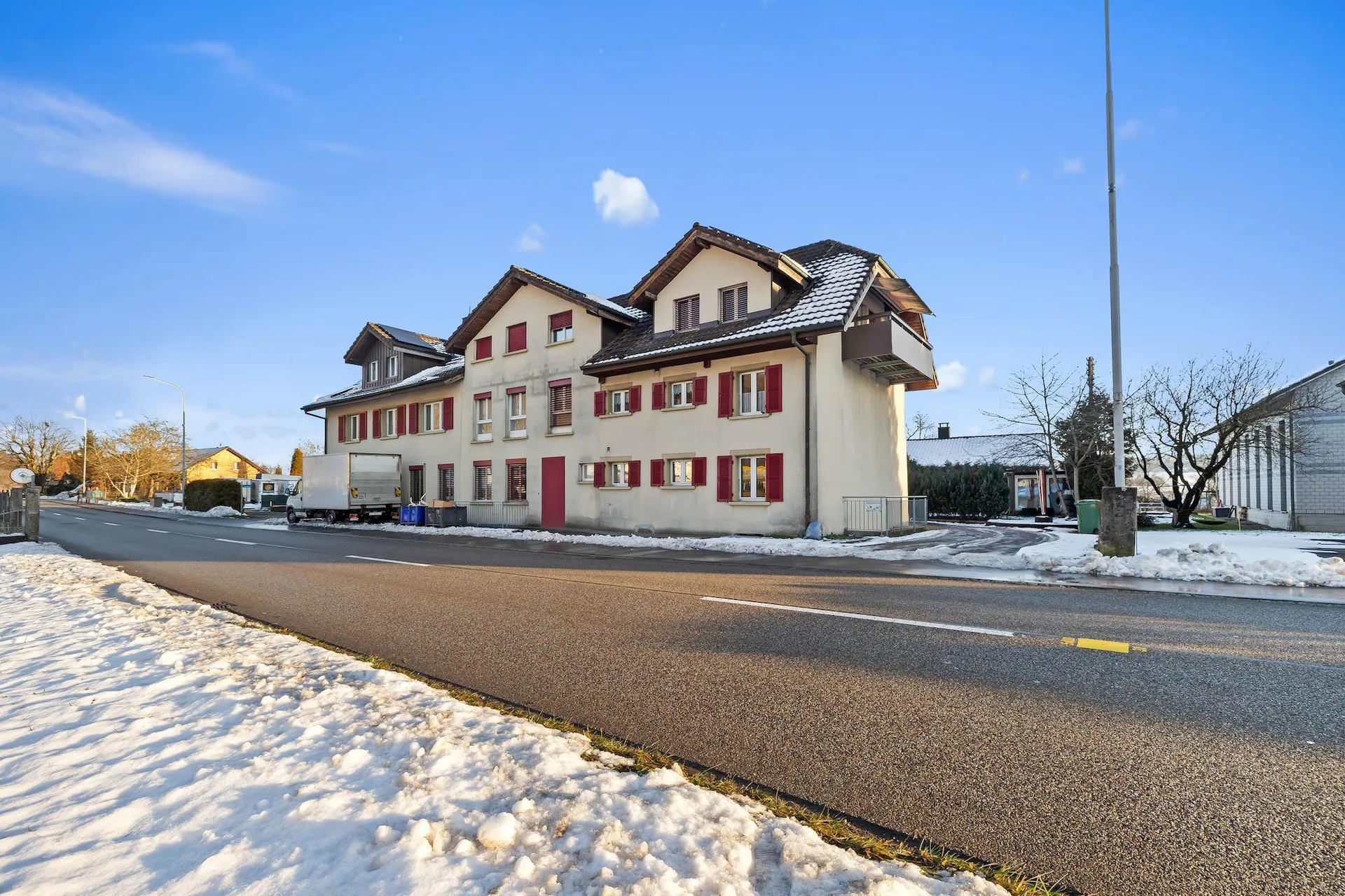 7-family house with solid returns for sale in Boningen
