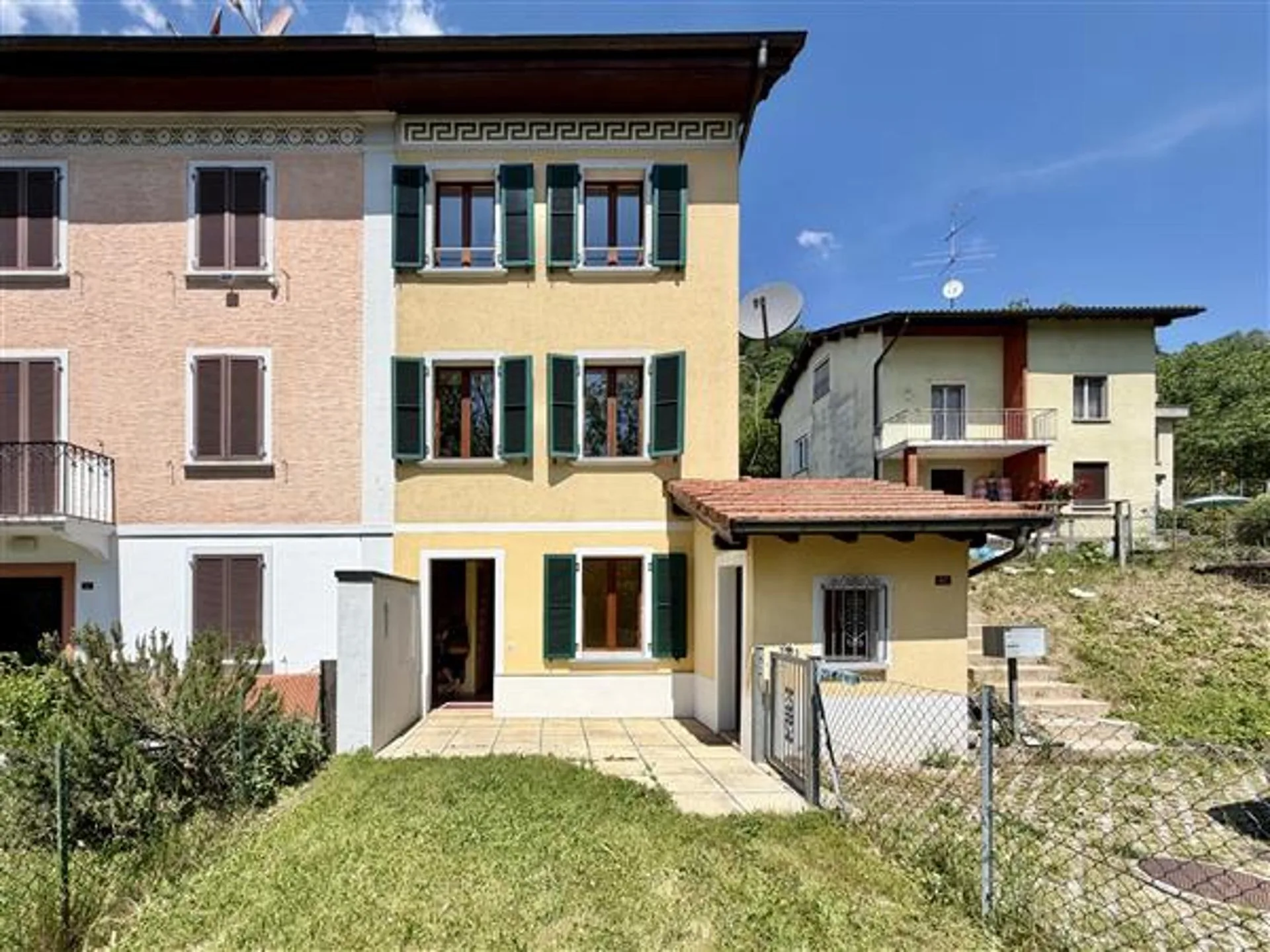 Arosio-Mugena: Einfamilienhaus 3.5 Zimmer