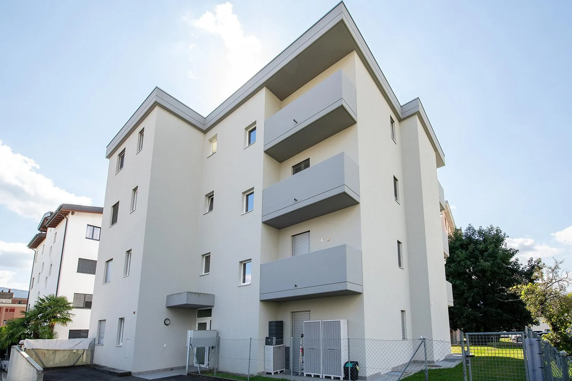 RESIDENZA SECONDARIA!!!Elegante Attico di 4.5 Locali con Vista Panoramica a Caslano