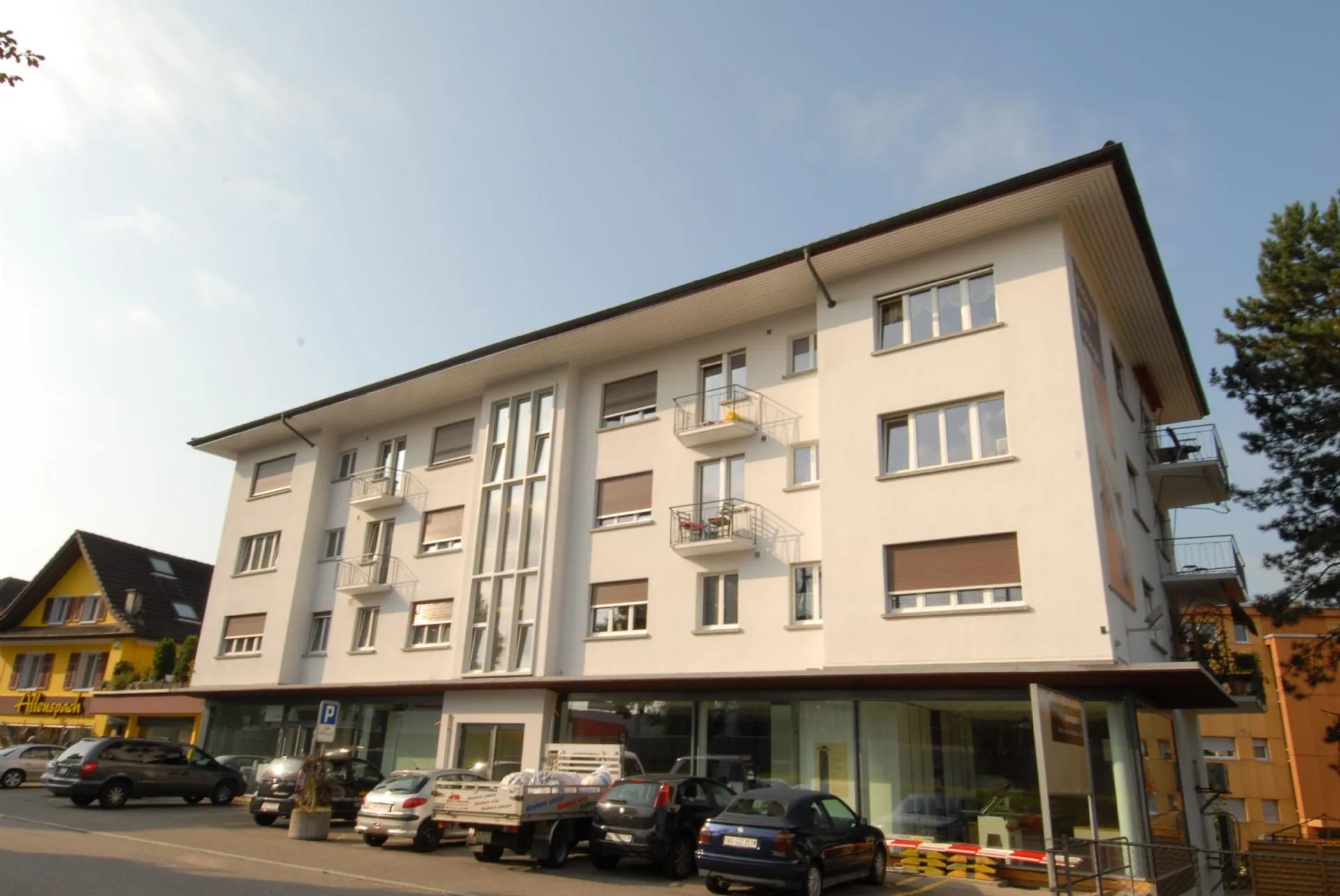 Recently renovated apartment in an ideal location, close to public transport and shopping!