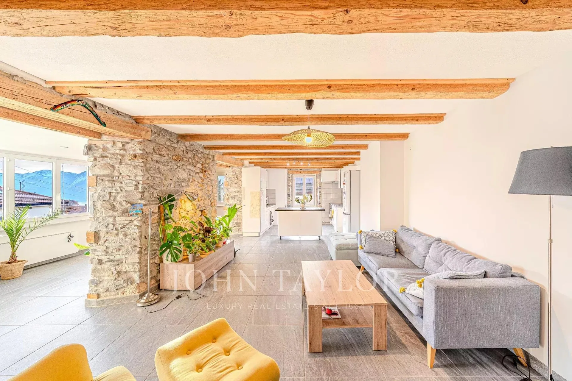 EXCLUSIVITÉ! Appartement de standing en PPE ?vue panoramique & jardin