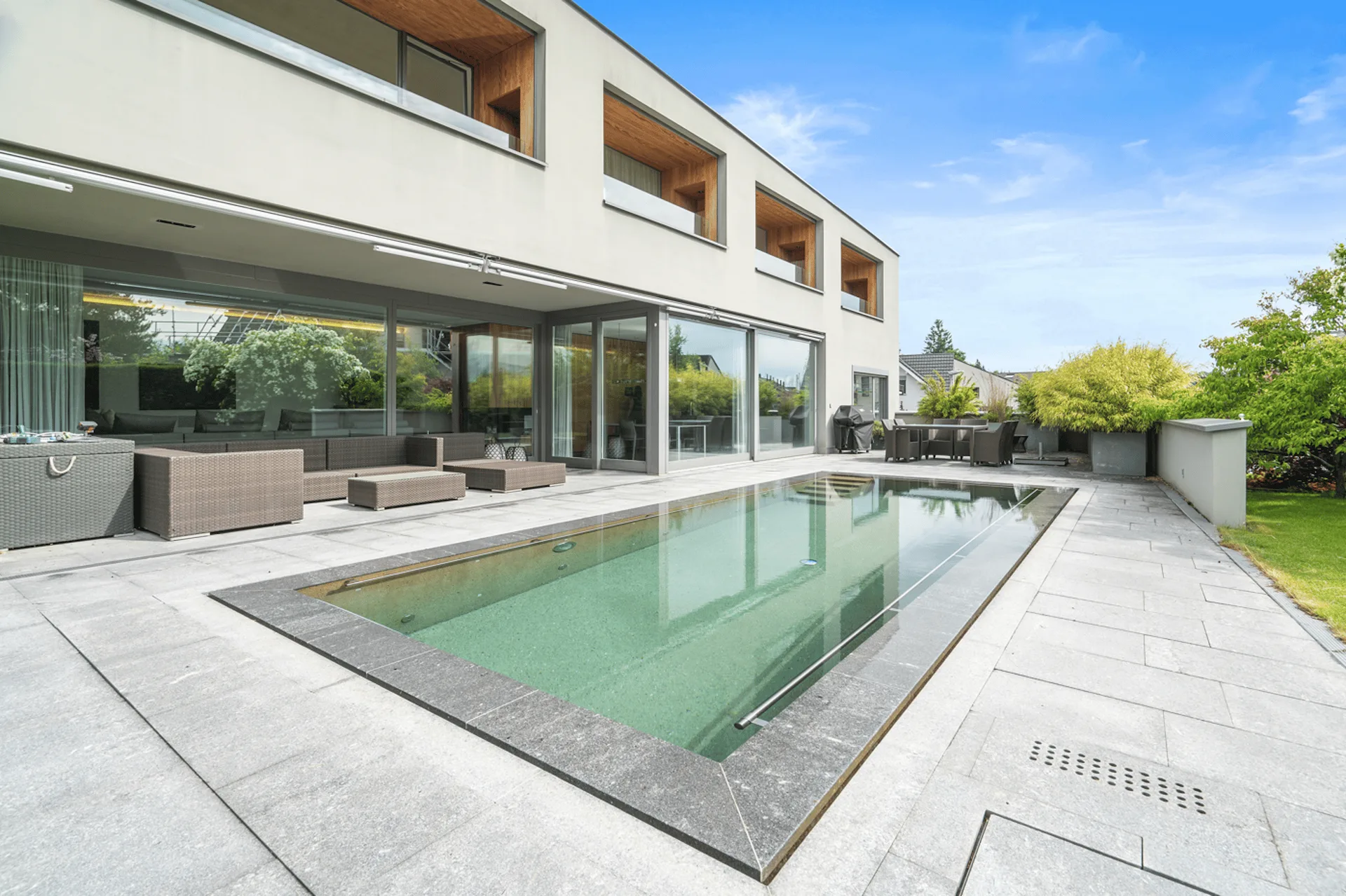 Exklusives 7.5-Zimmer-Einfamilienhaus mit Pool in Hirzel
