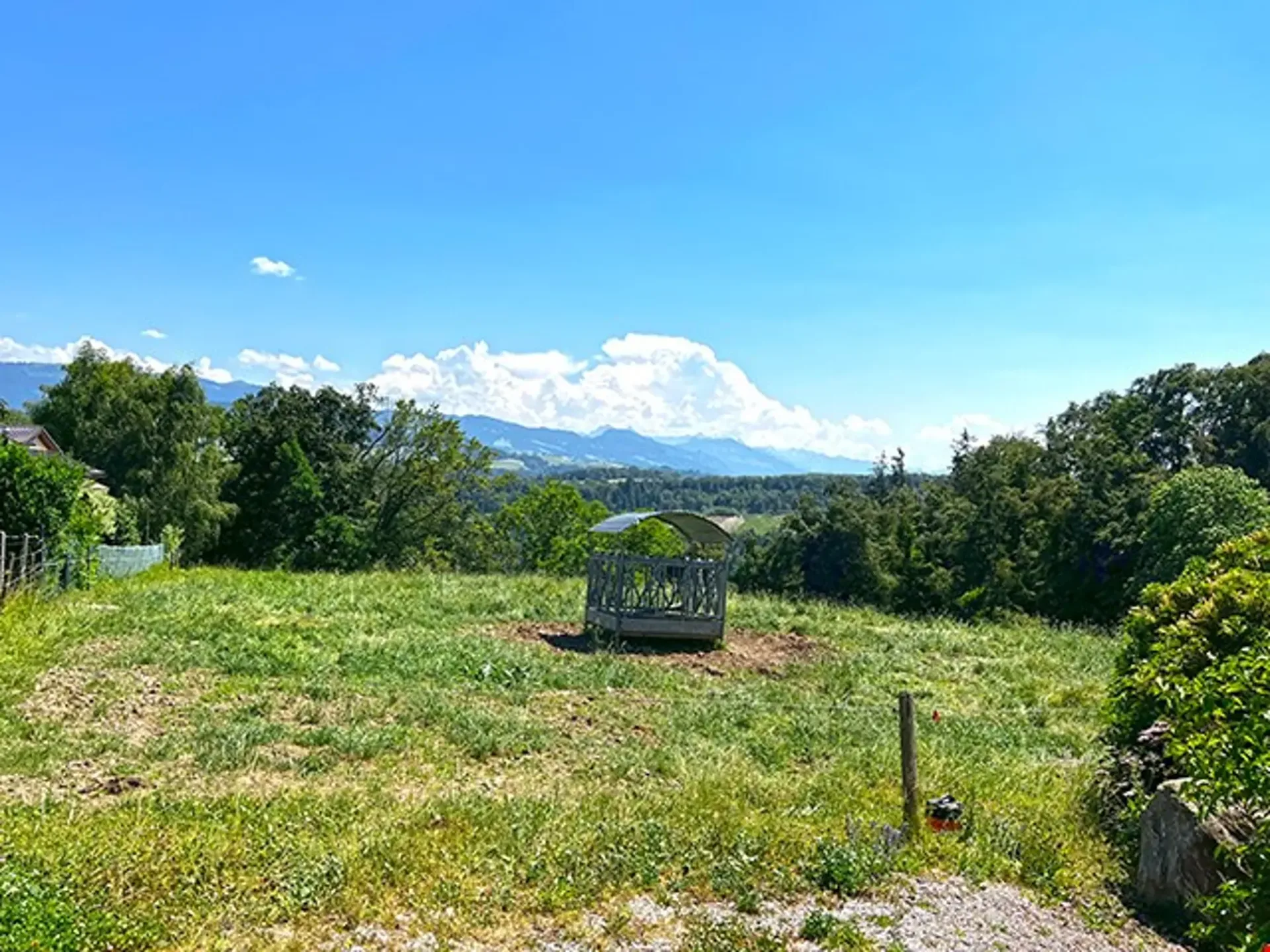 HAUTERIVE - CHARMANT APPARTEMENT - 4.5 PIECES