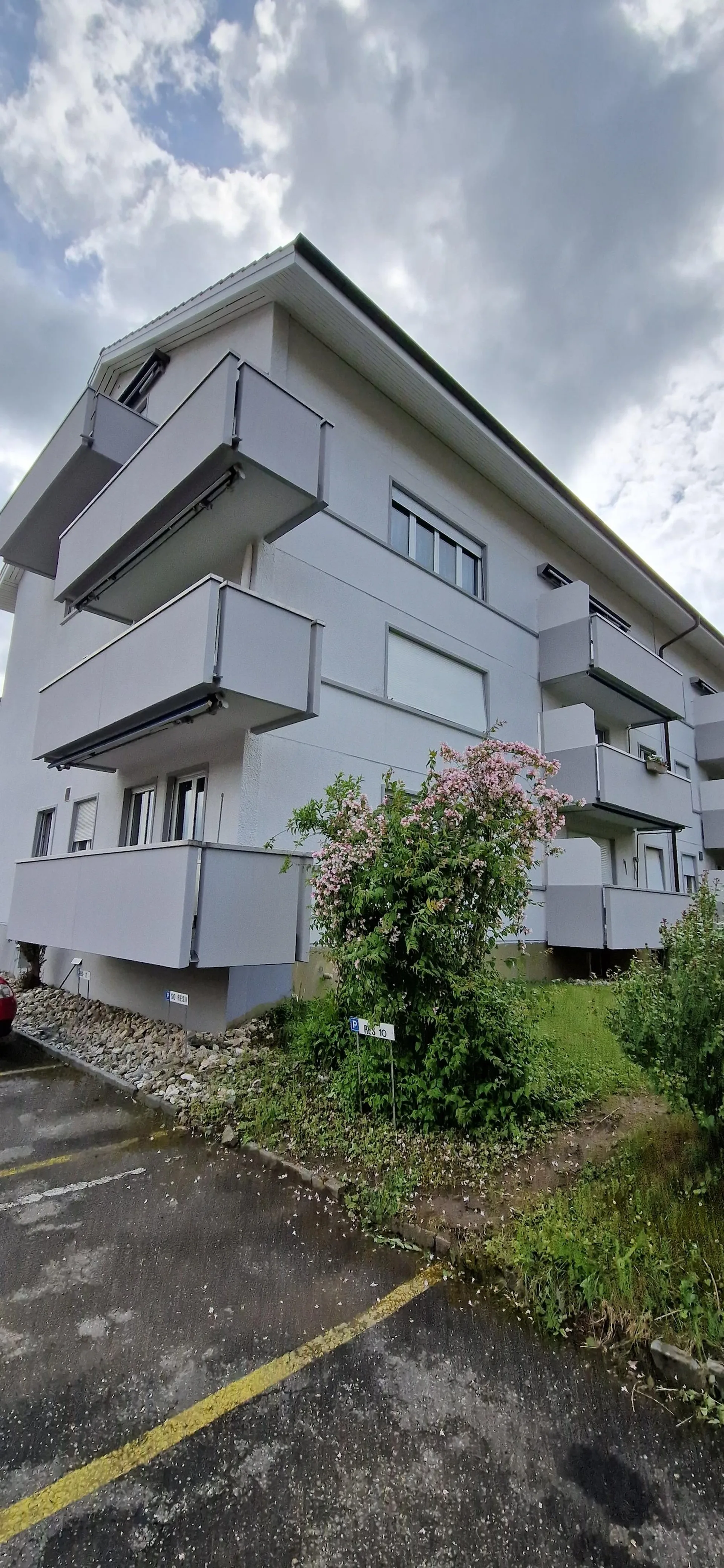 Teilsanierte 4.5-Zimmerwohnung nahe Dorfplatz