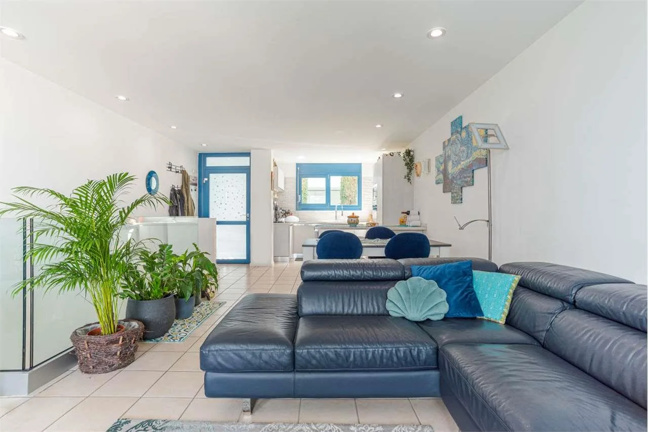 Paradiso: triplex con parziale vista lago e giardino privato