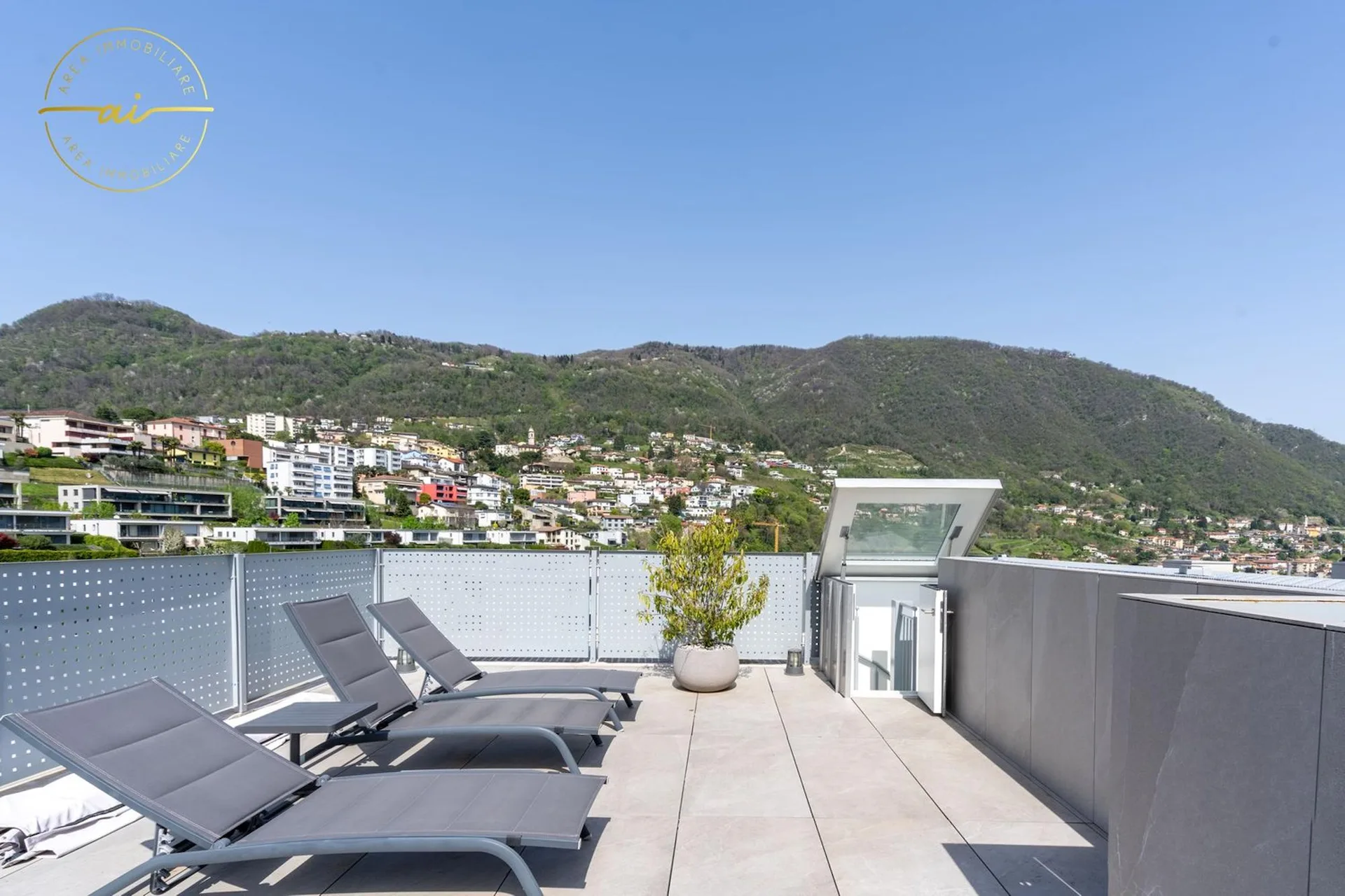 ATTICO MODERNO E LUMINOSO DI 3.5 LOCALI CON AMPIA TERRAZZA PANORAMICA – VACALLO