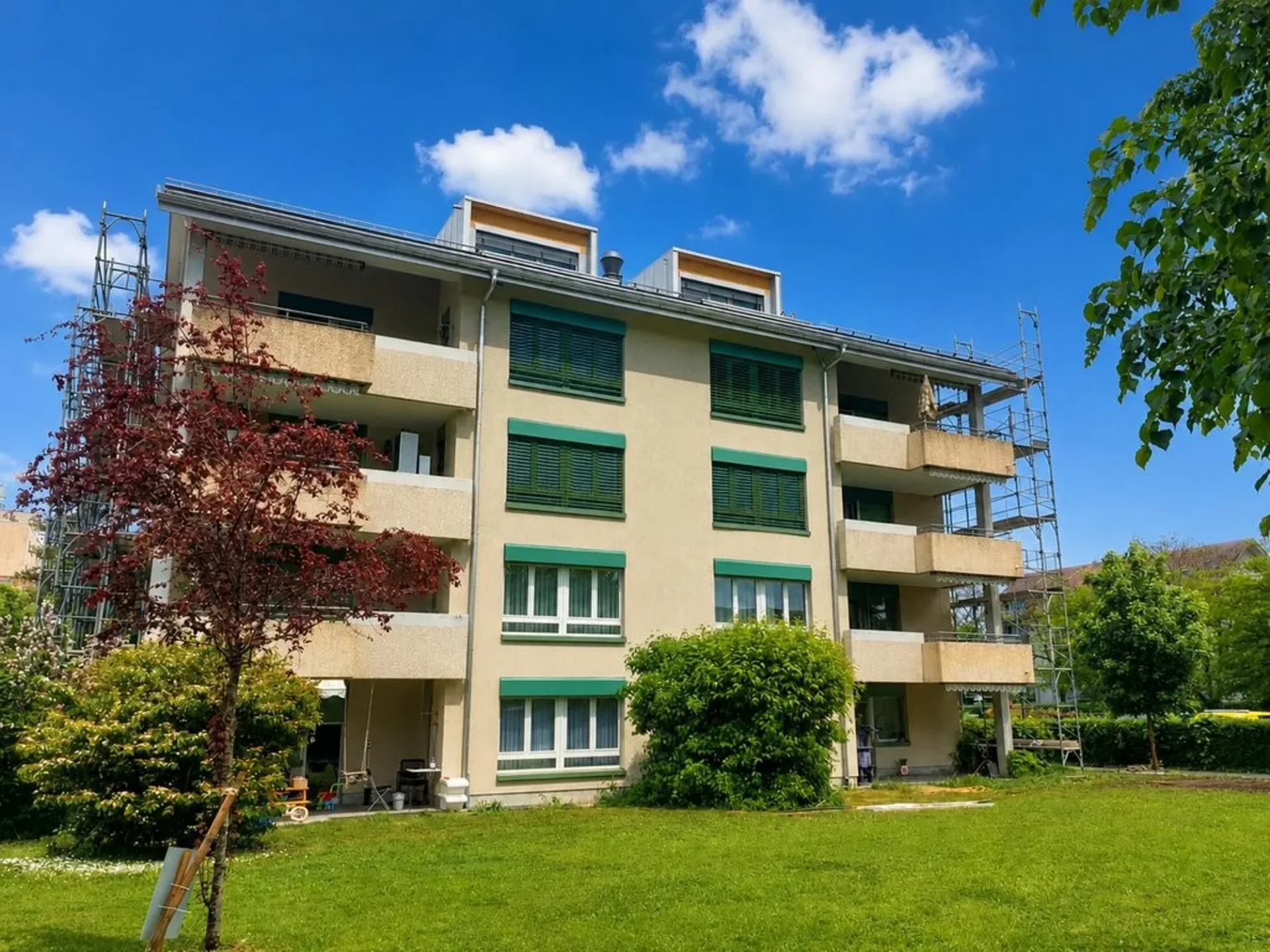 Erstbezug - 3.5-Zimmer-Dachgeschosswohnung links im 4. OG mit Lift