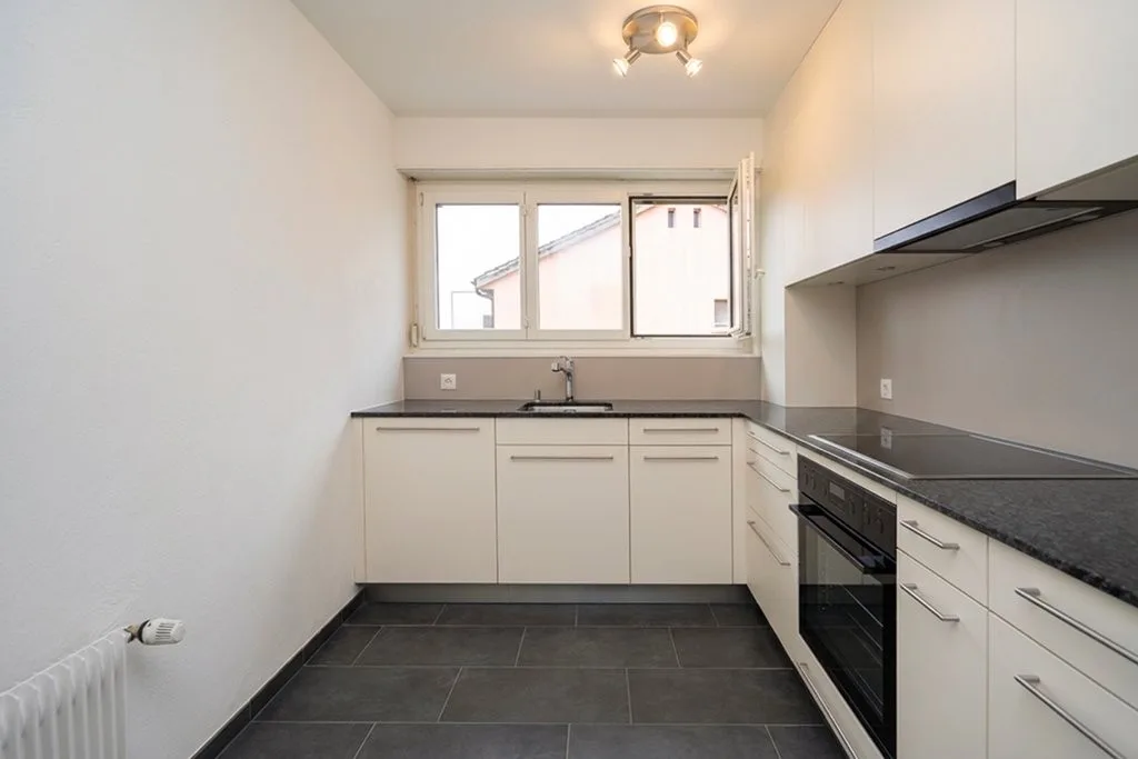Teilsanierte 3.5-Zimmer-Wohnung im 2. OG mit Balkon